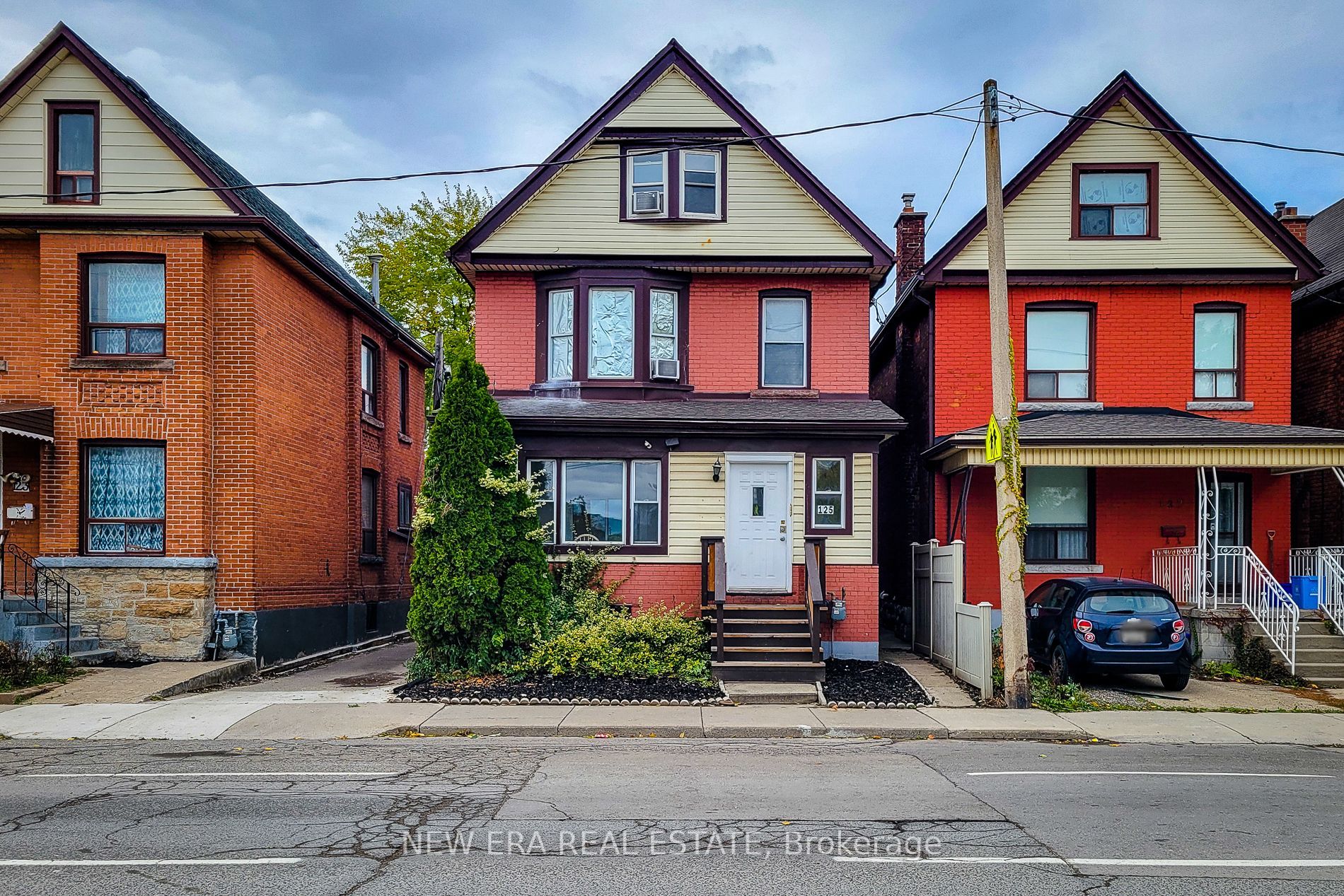 125 Sanford Avenue N Property Photo 1