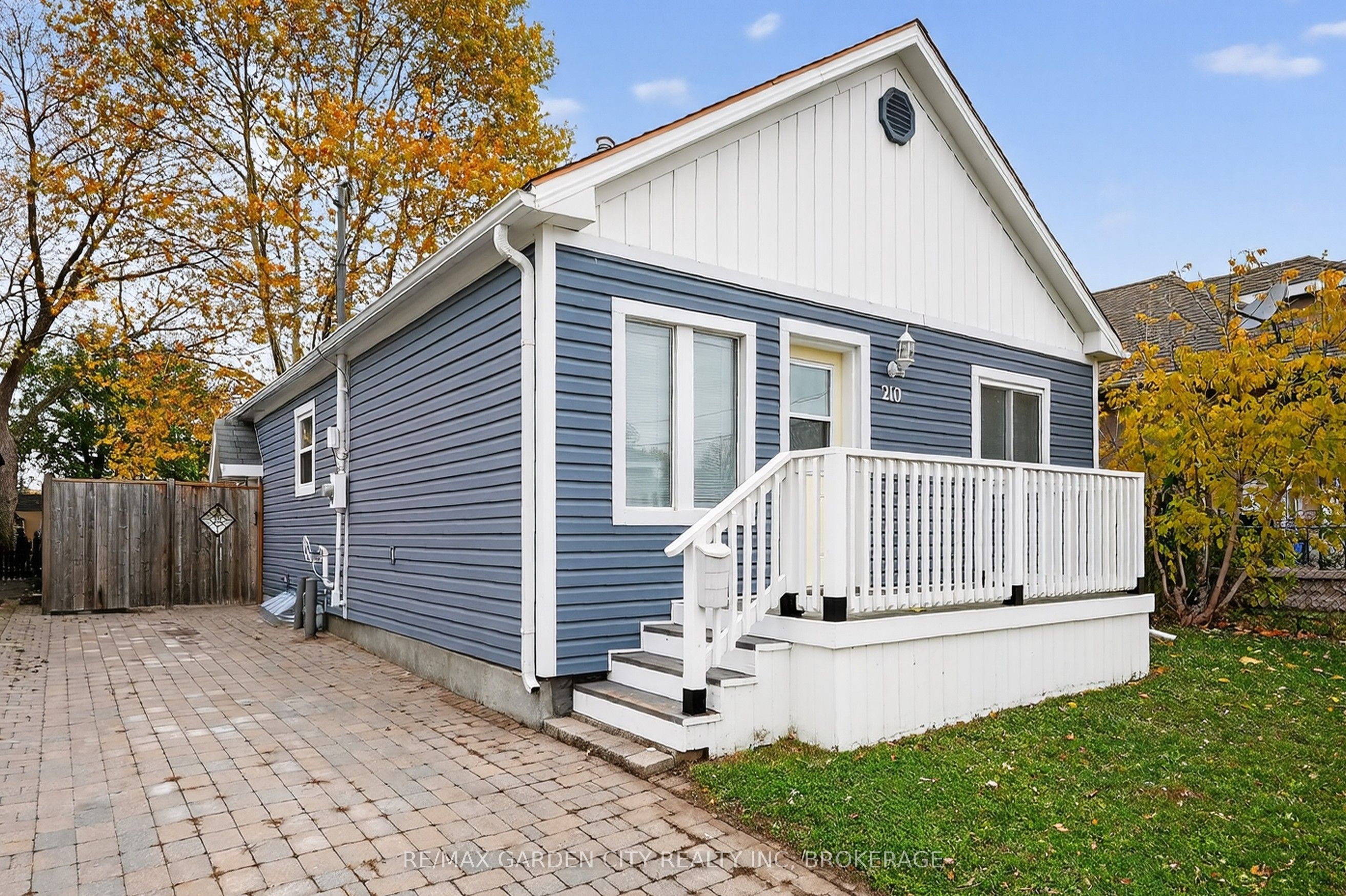 210 Wright St Property Photo 1