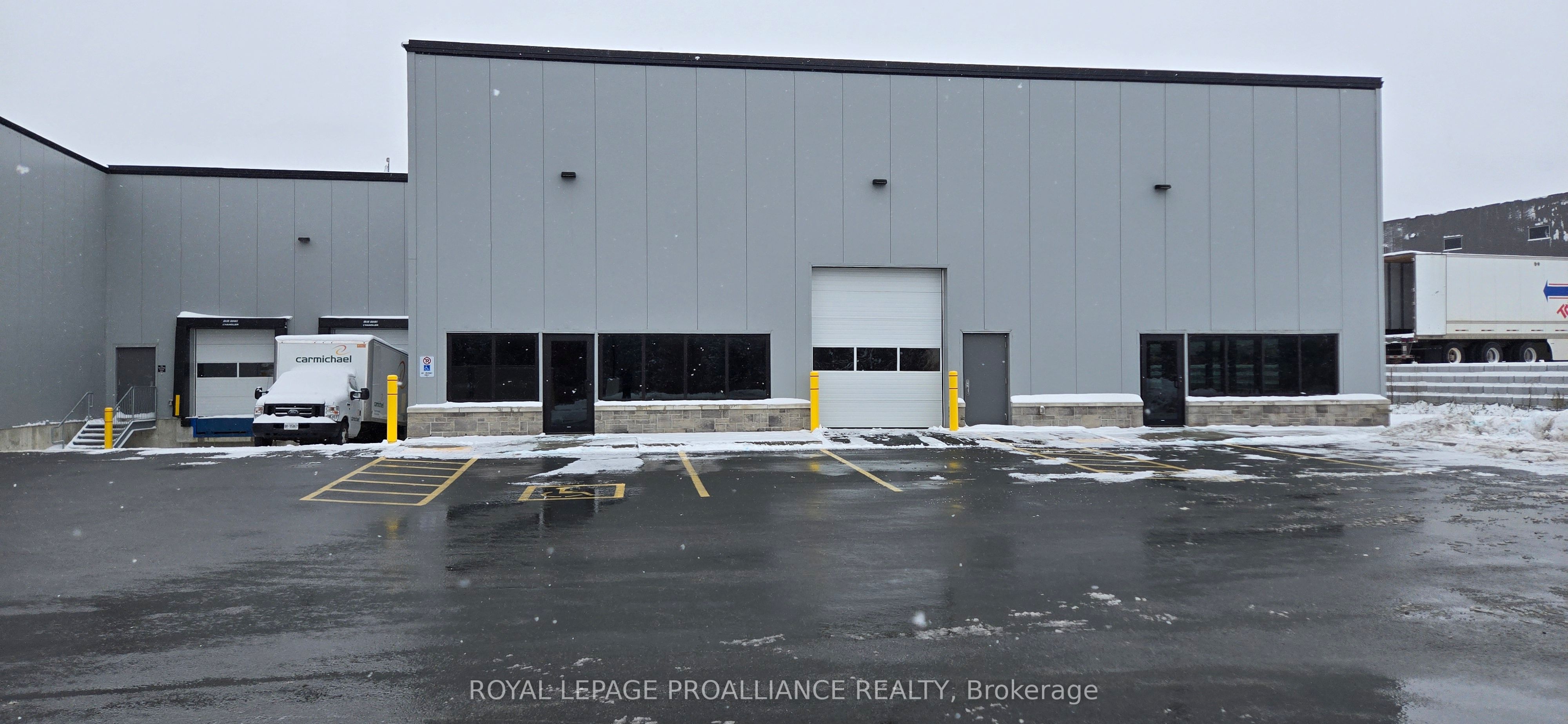 296 University Avenue C Property Photo 6