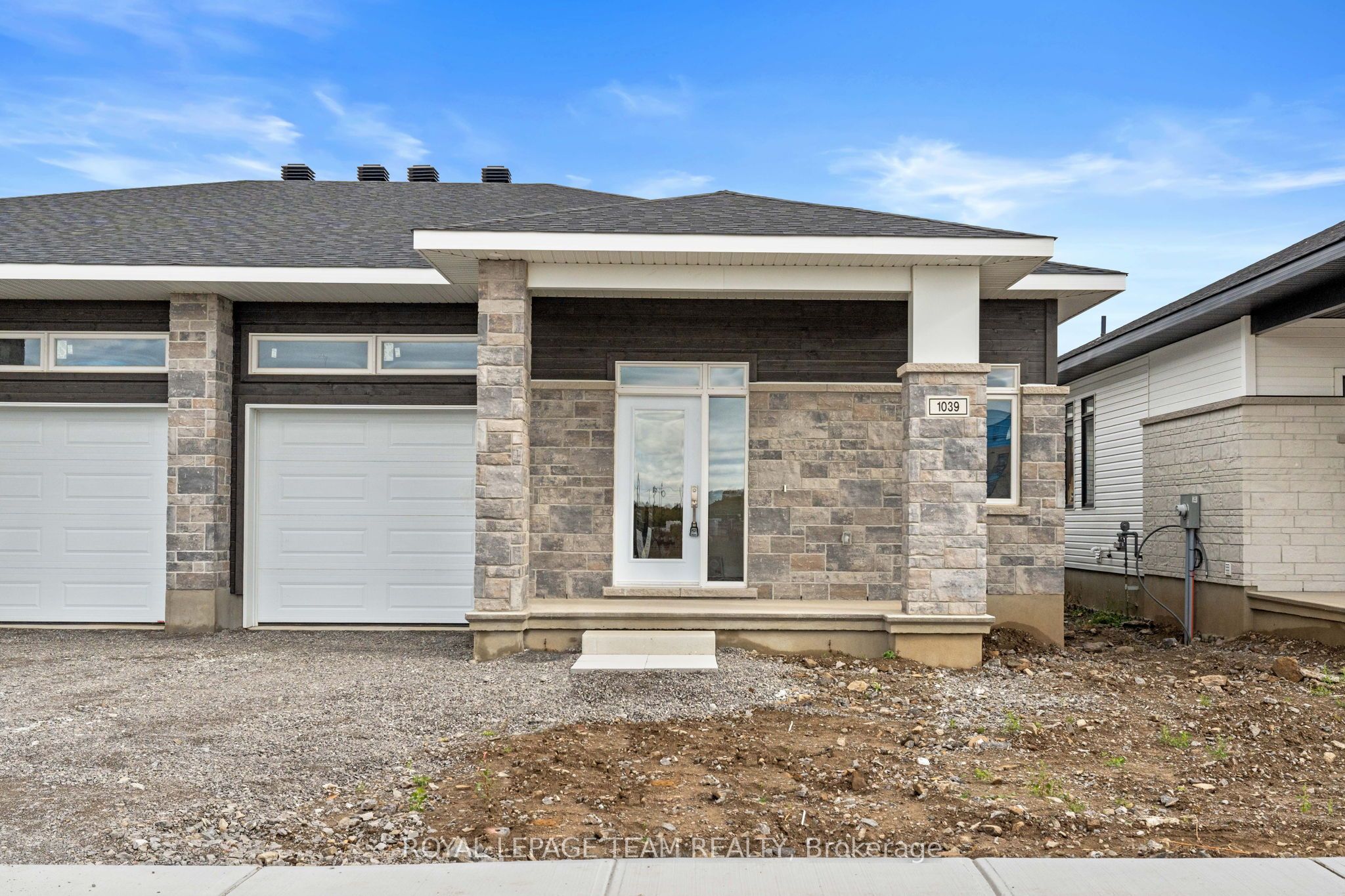 1039 Moore St Property Photo