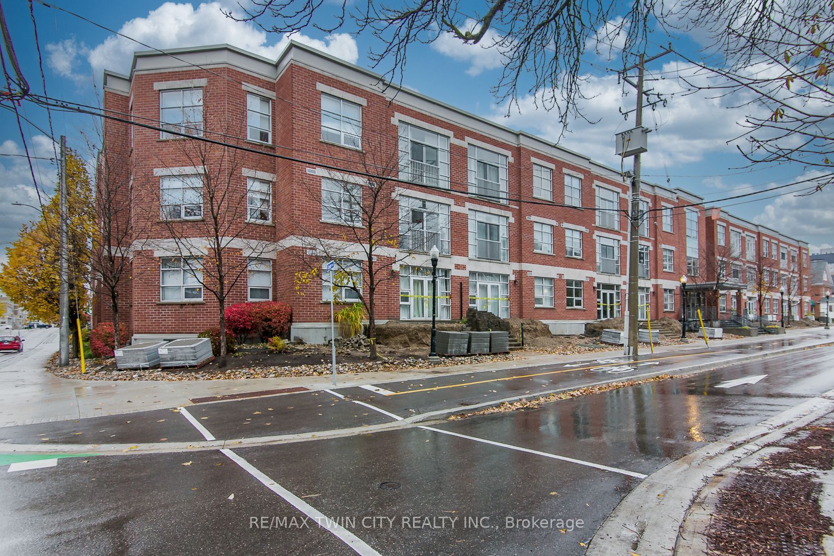 165 Duke St E Property Photo 1