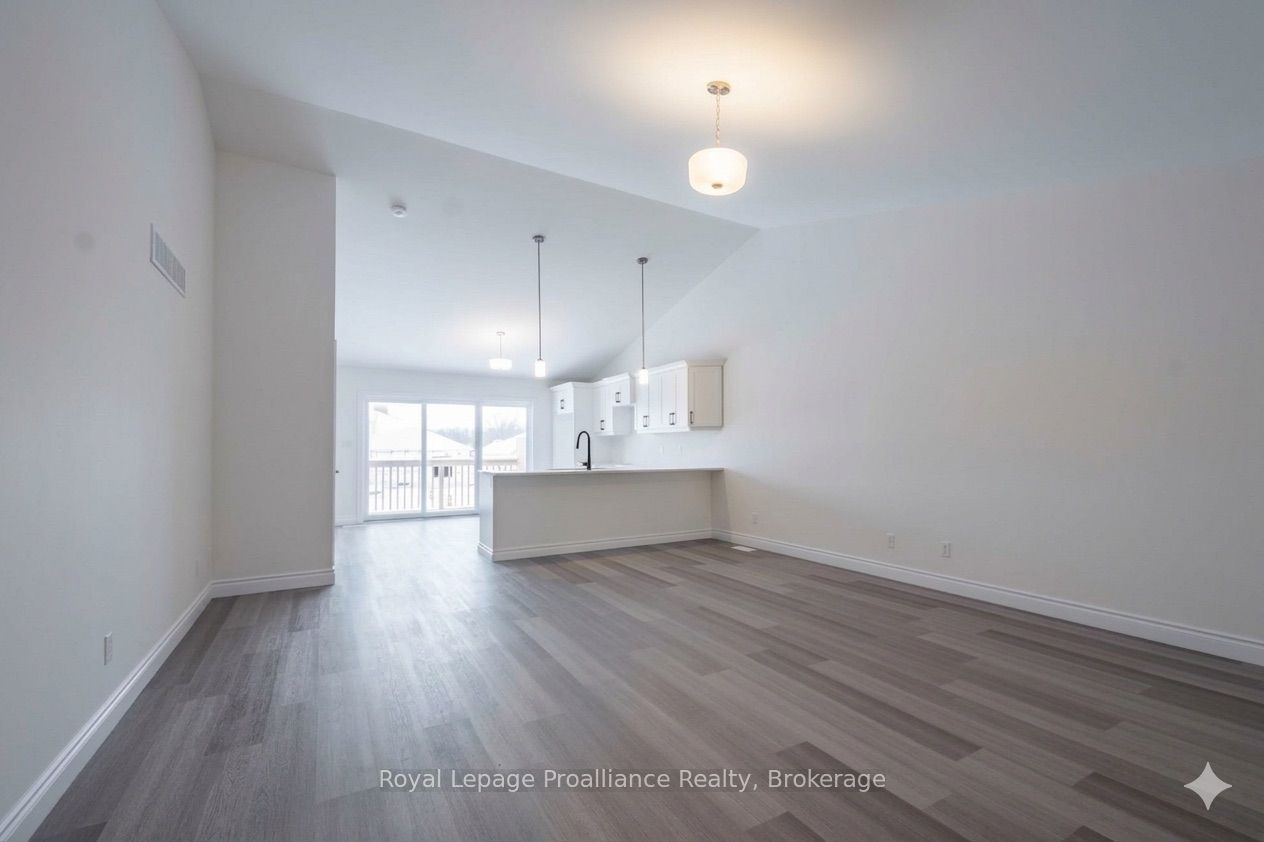 121 Farrington Crescent Property Photo 4