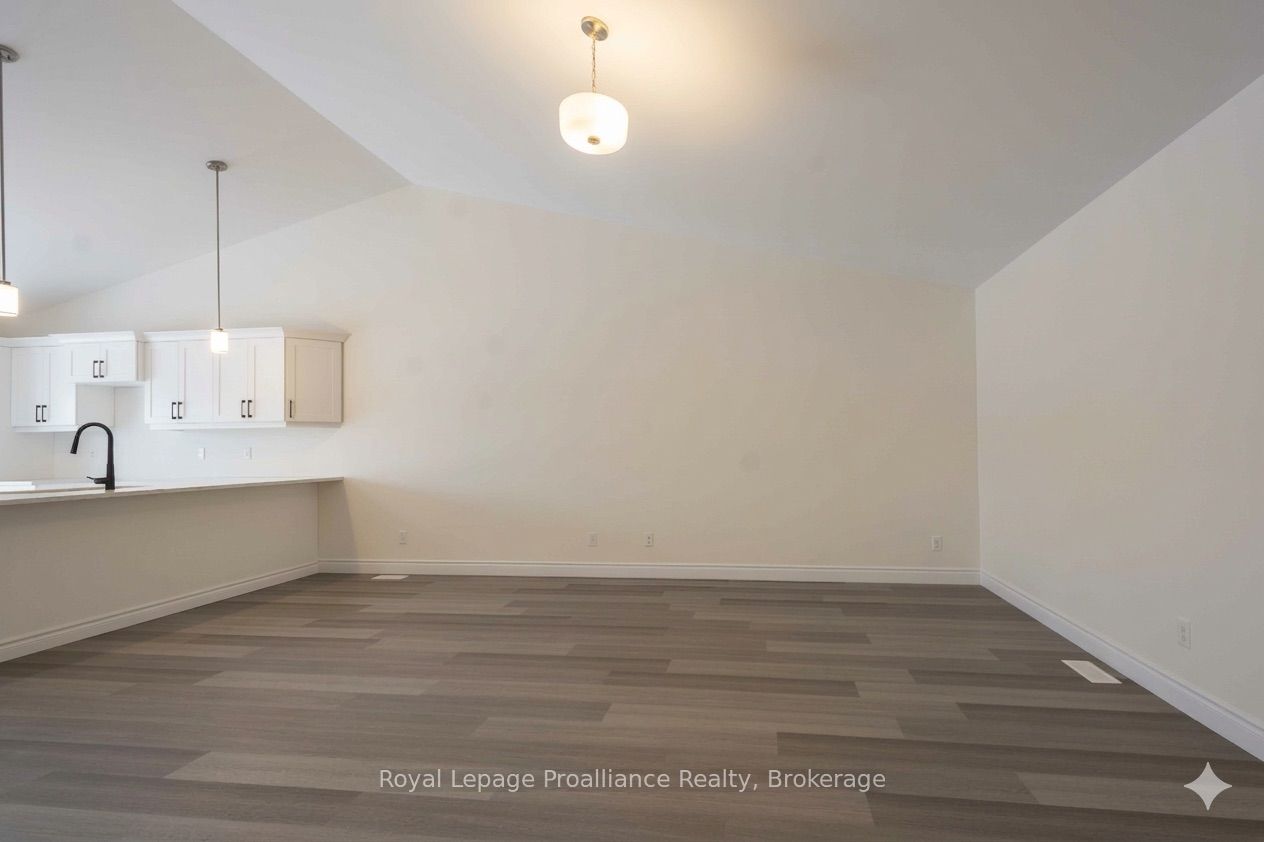 121 Farrington Crescent Property Photo 5