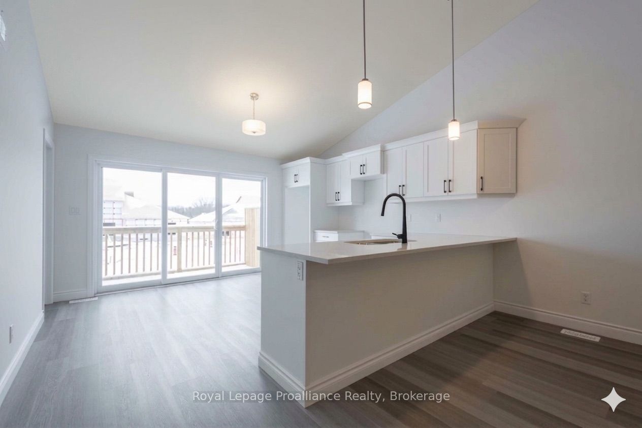 121 Farrington Crescent Property Photo 7
