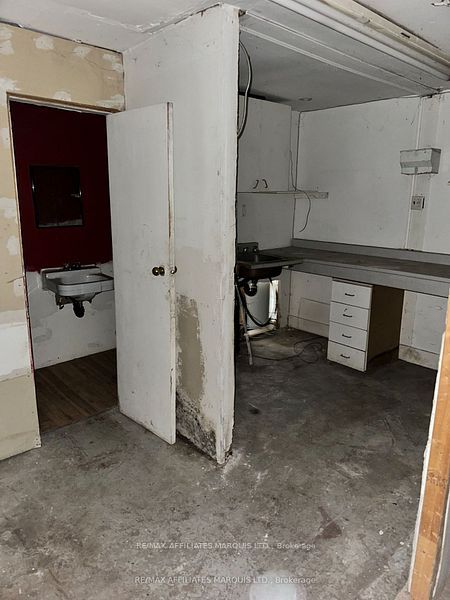 1124 Paul Street Property Photo 4