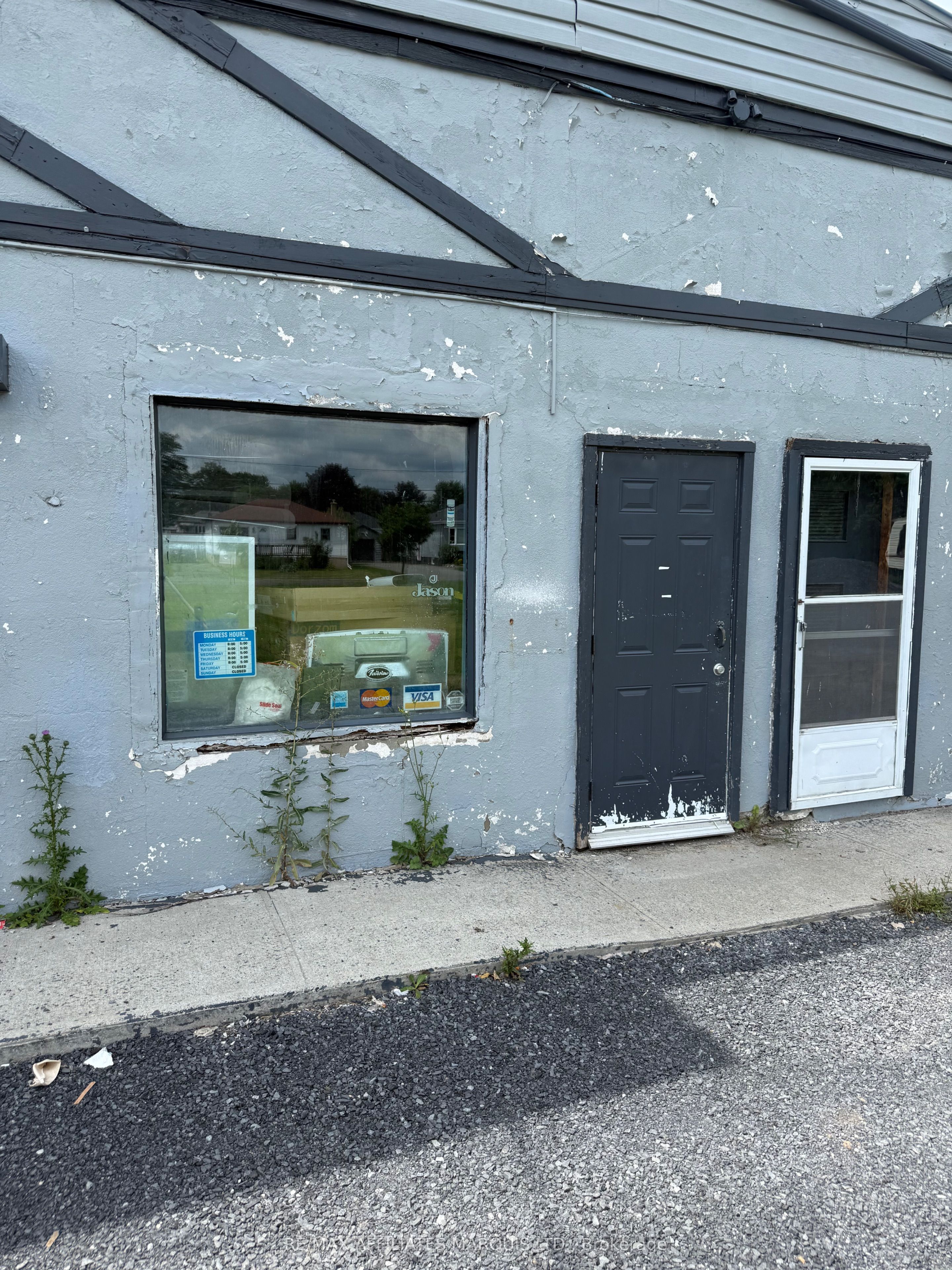 1124 Paul Street Property Photo 5