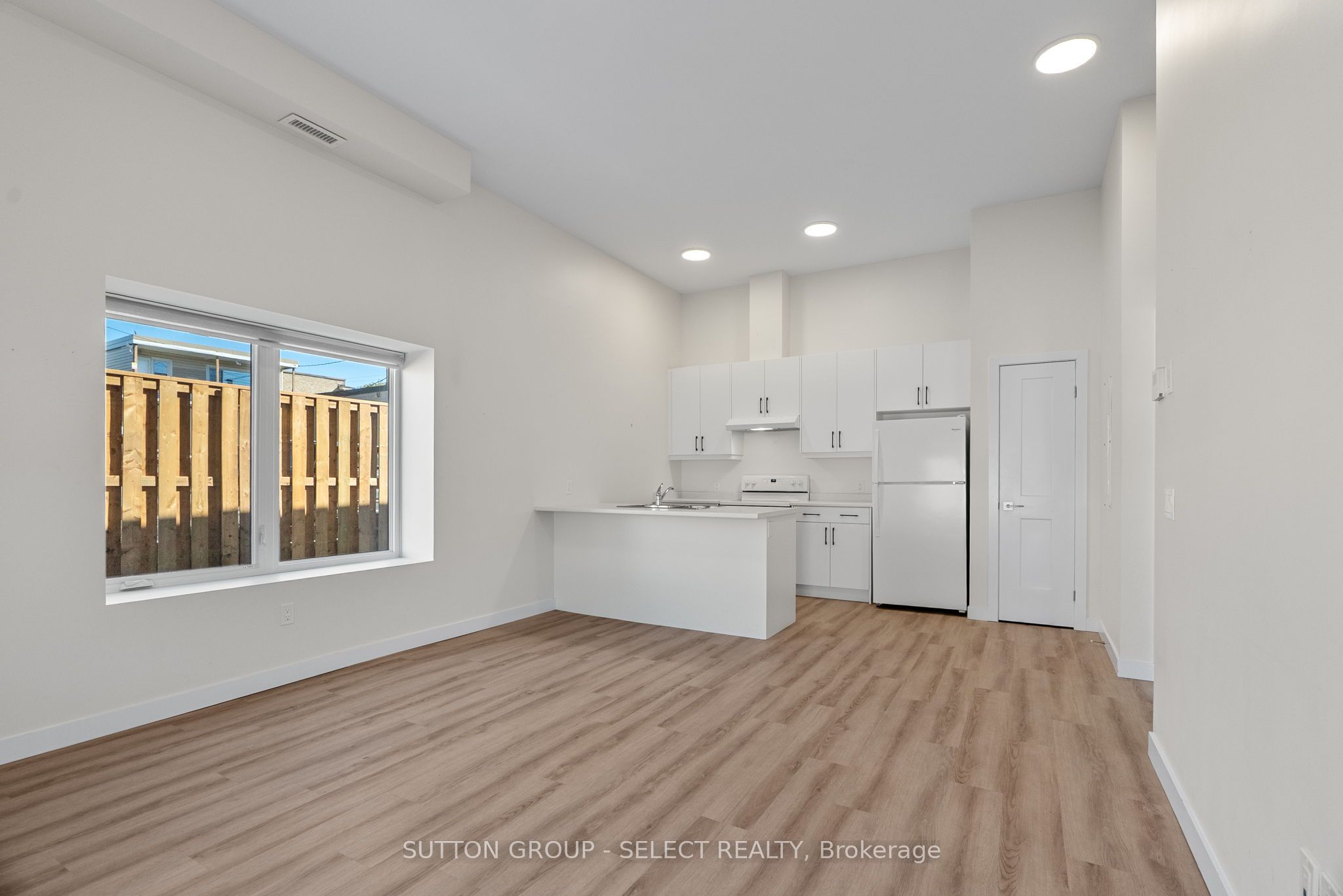 370 William Street Property Photo 7