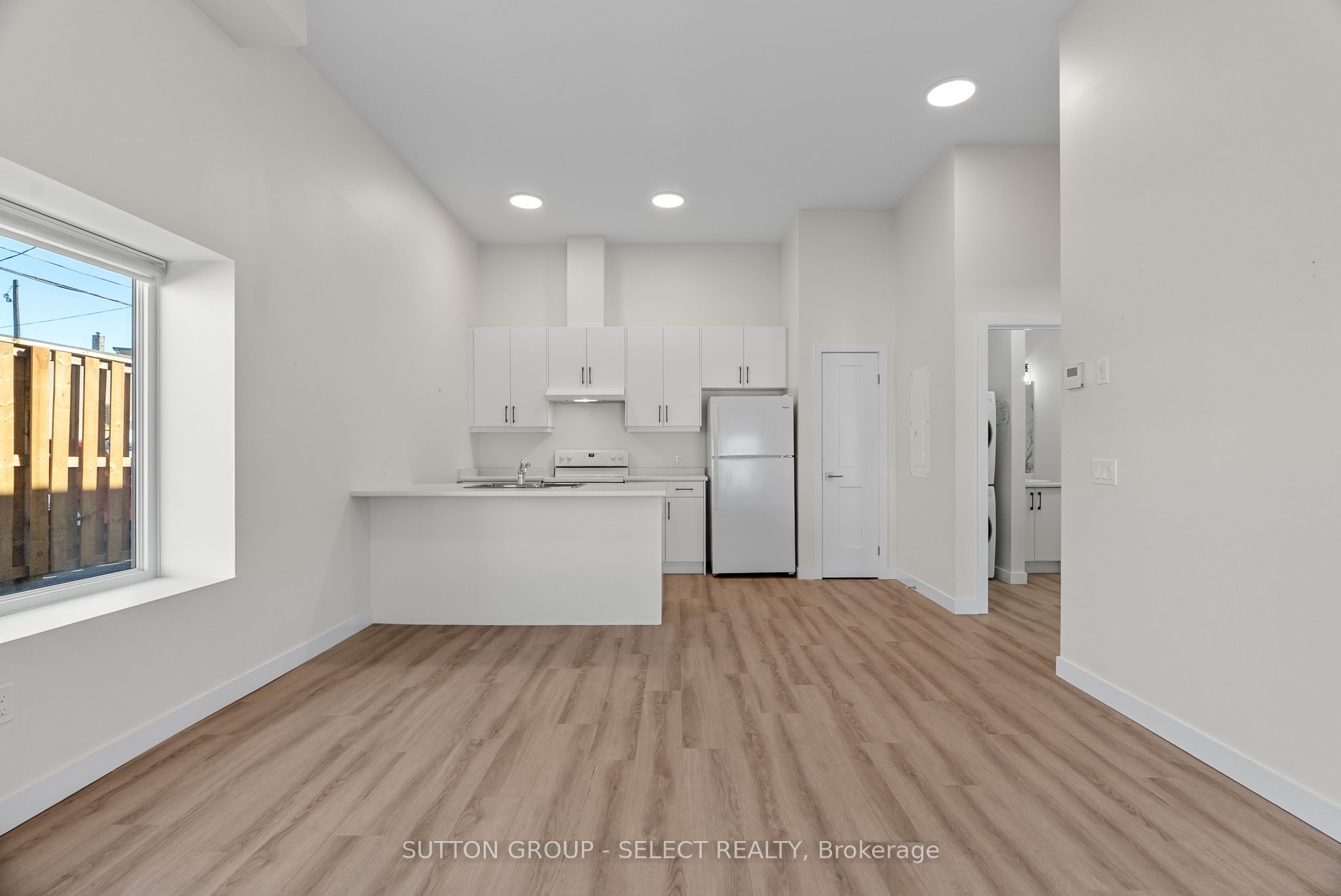 370 William Street Property Photo 8