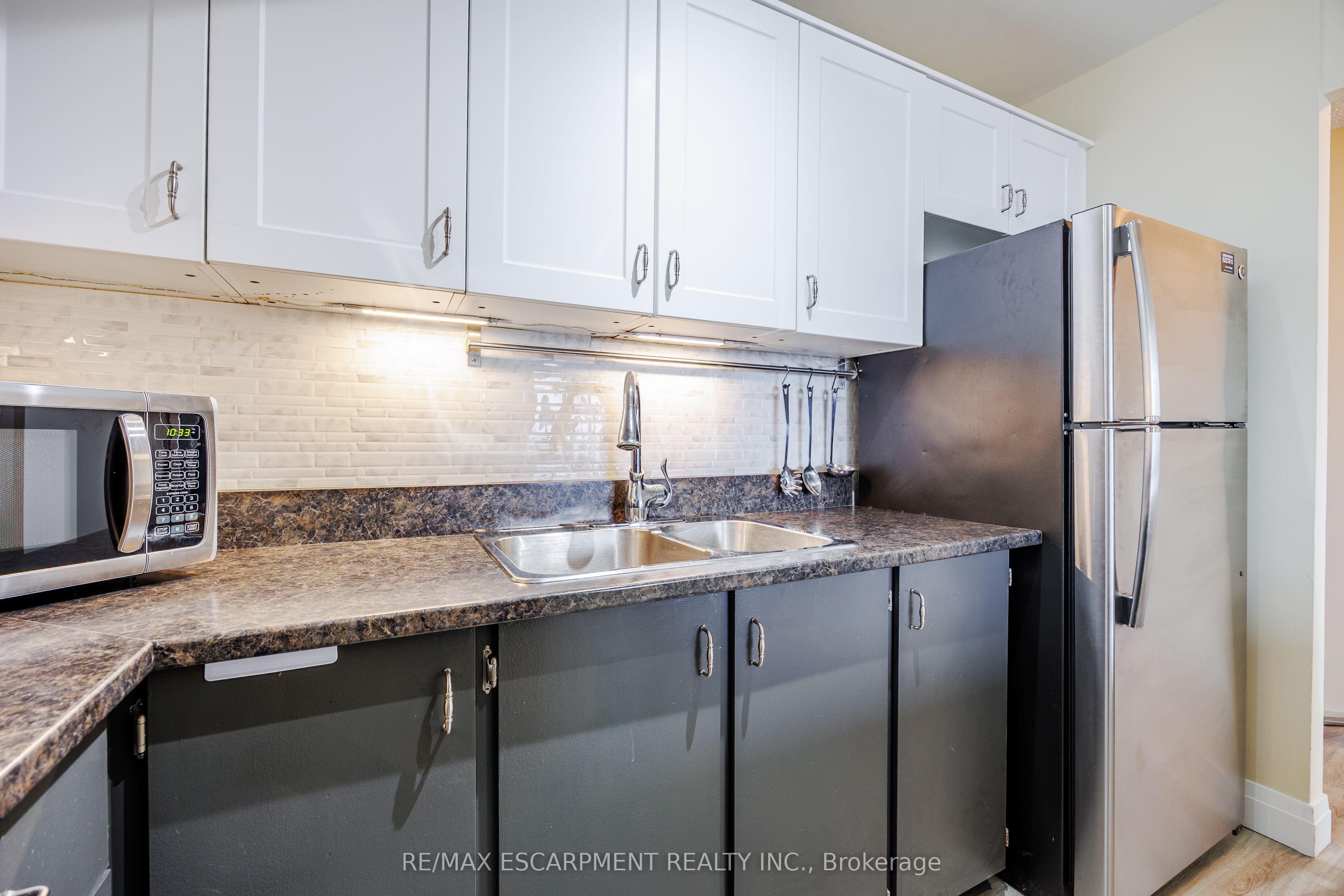 150 Charlton Avenue E 2604 Property Photo 10