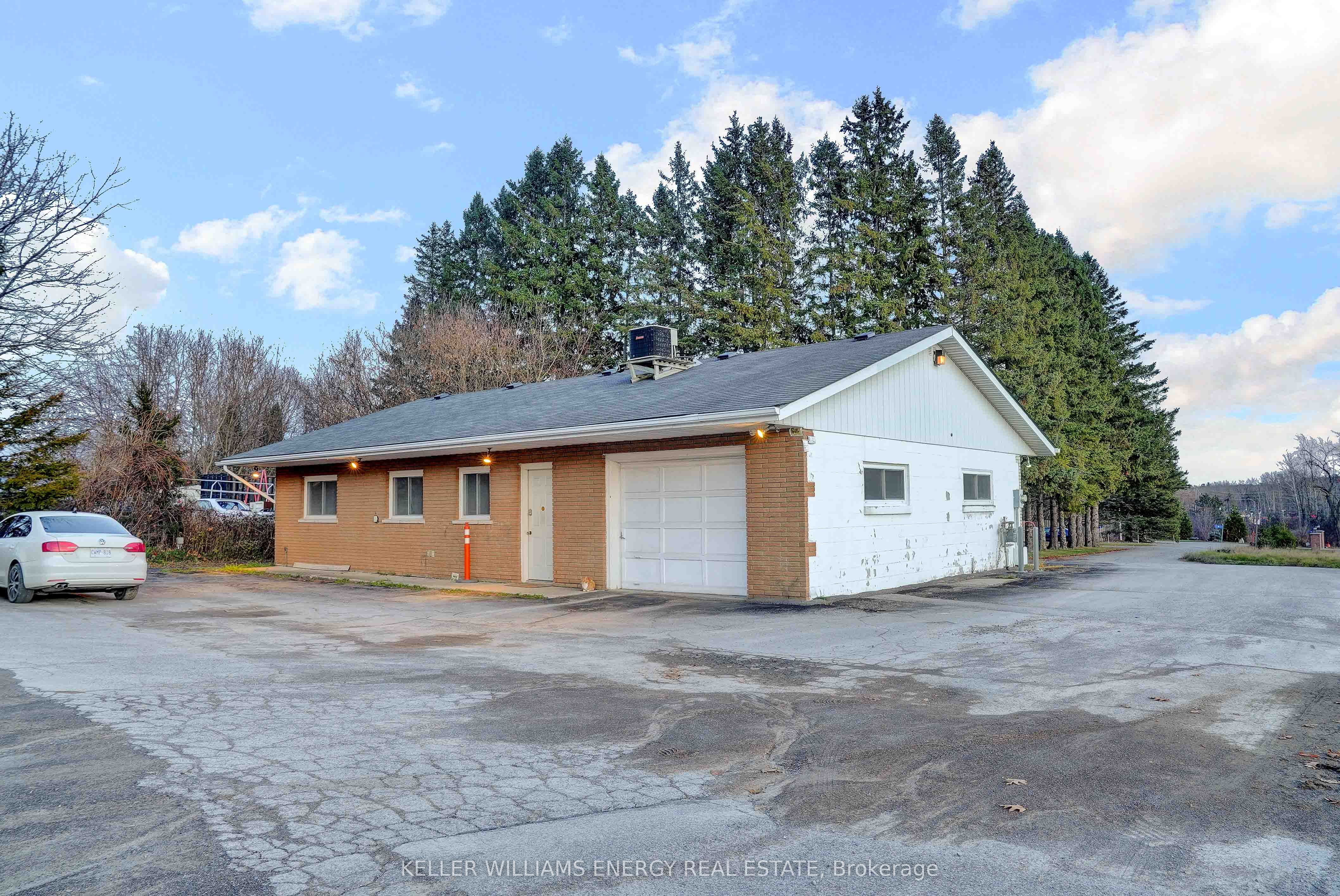 X12572622 Property Photo 1