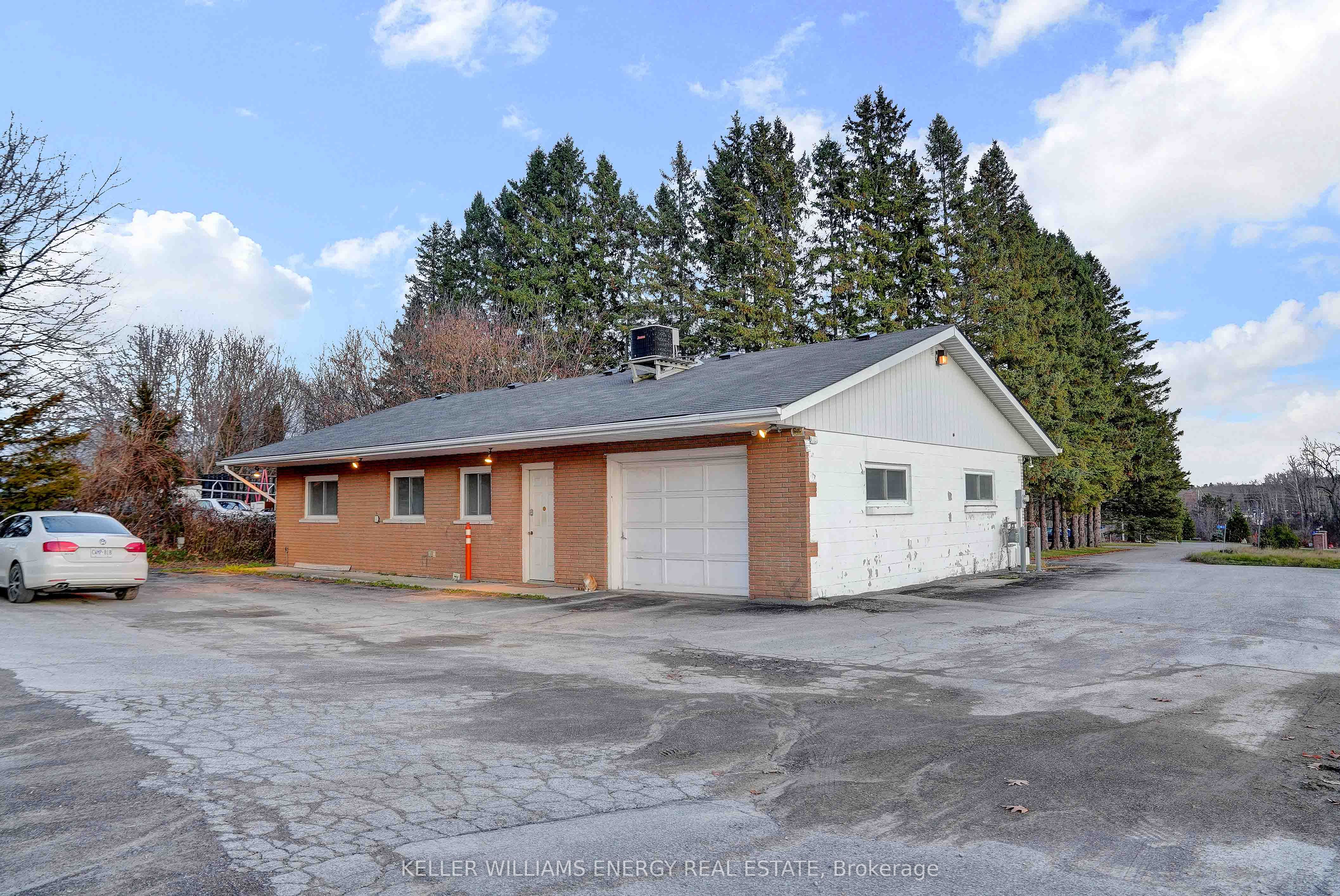 X12572622 Property Photo 17