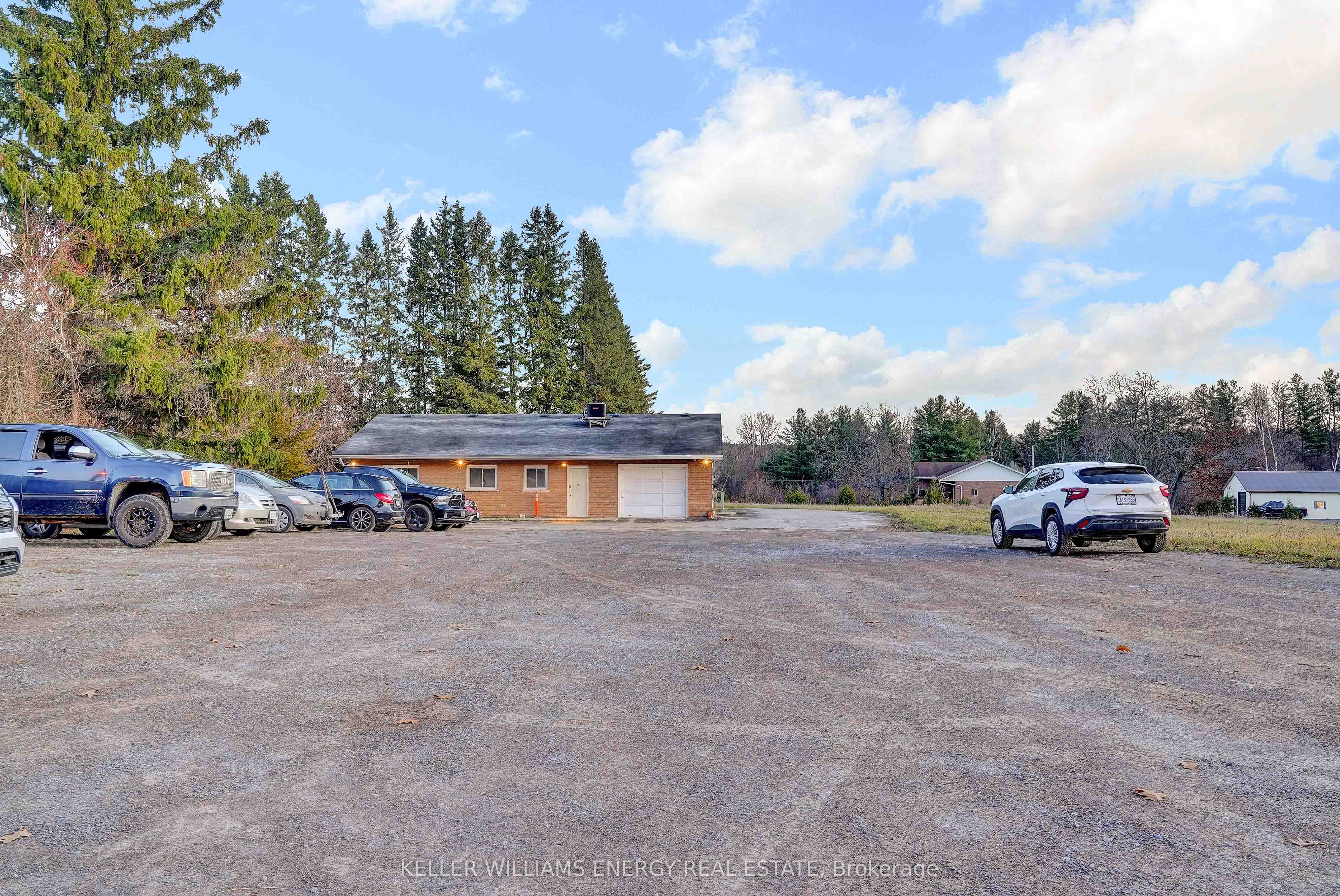 X12572622 Property Photo 20