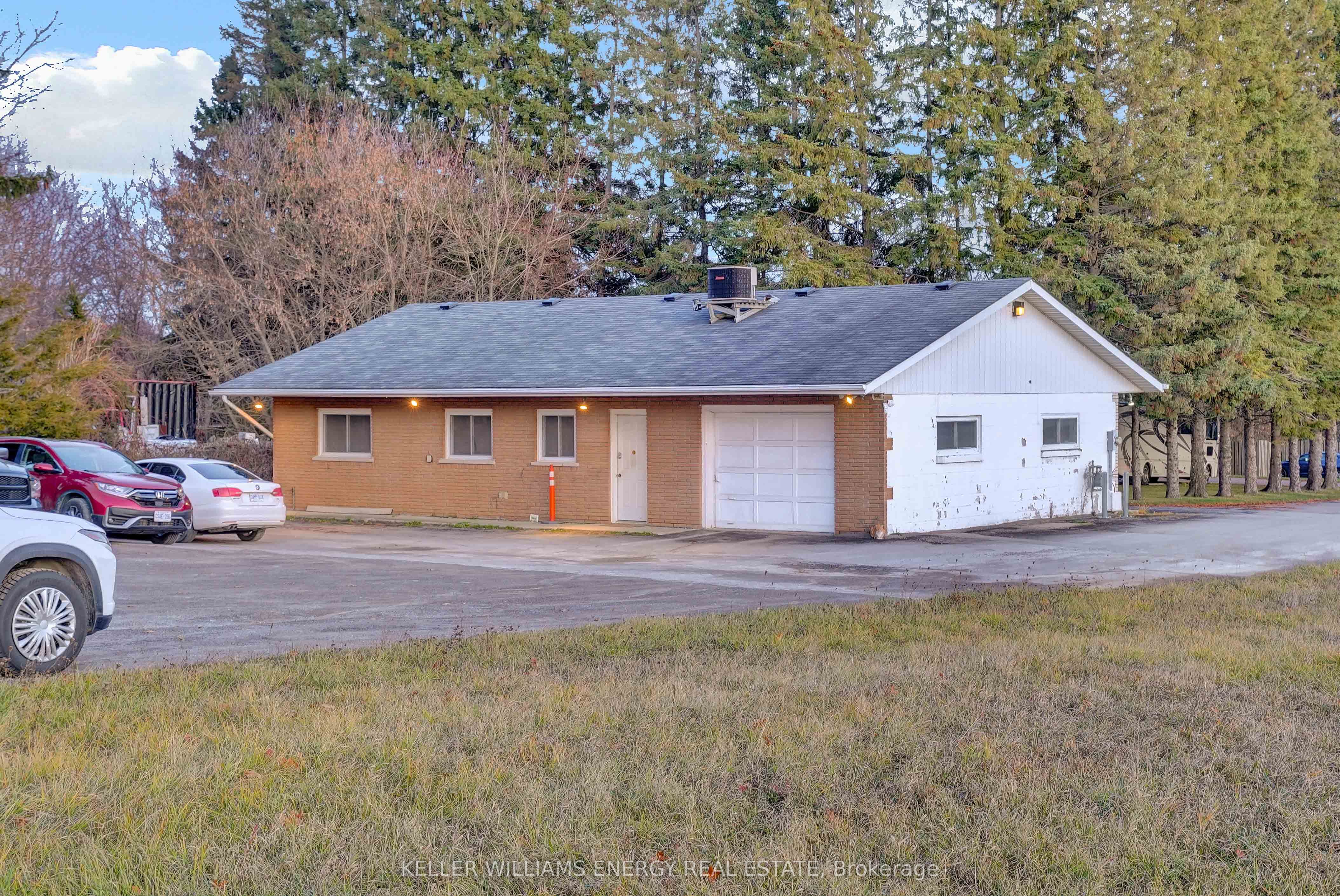 X12572622 Property Photo 23
