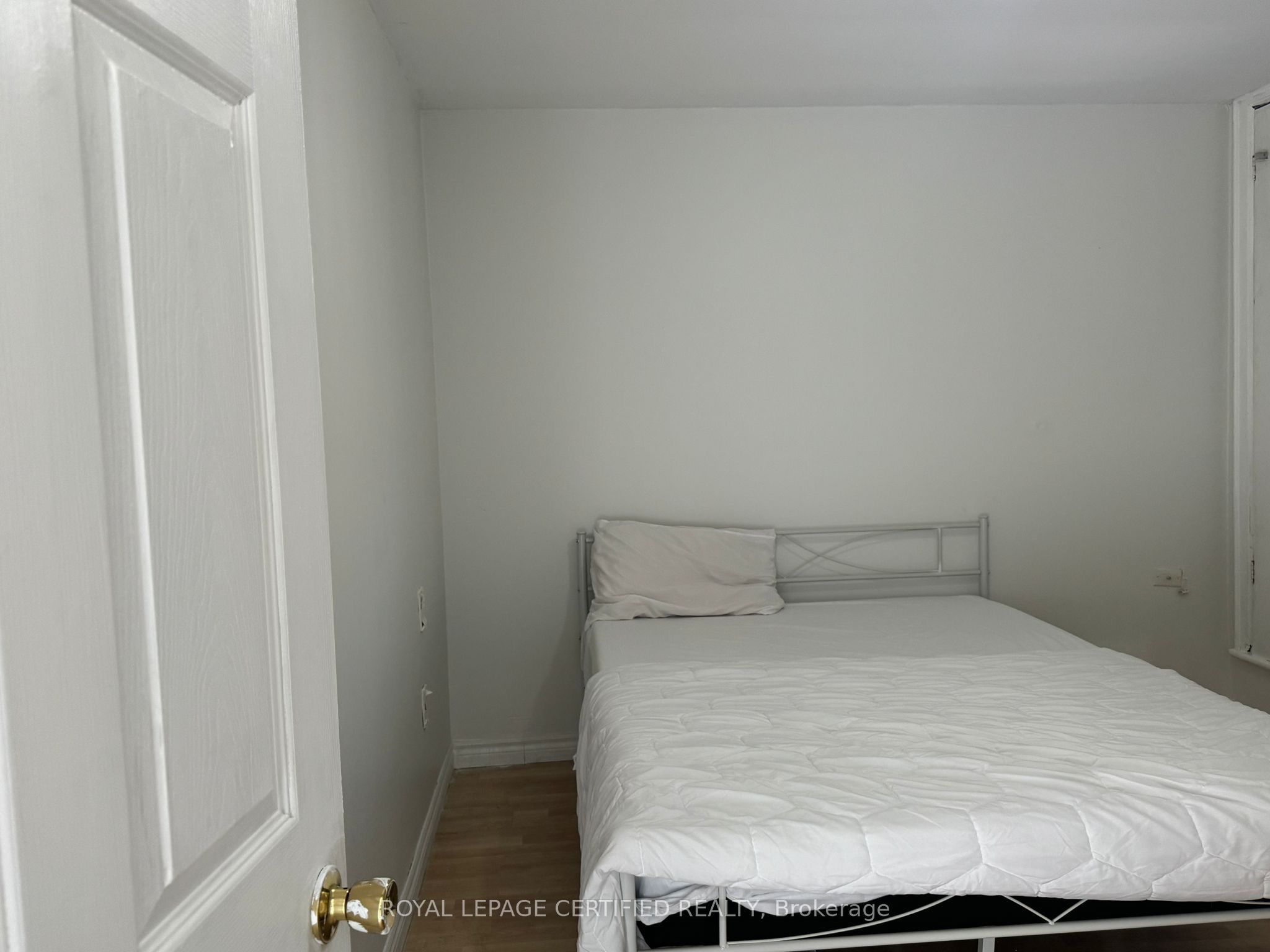 1357 Main Street E Property Photo 4