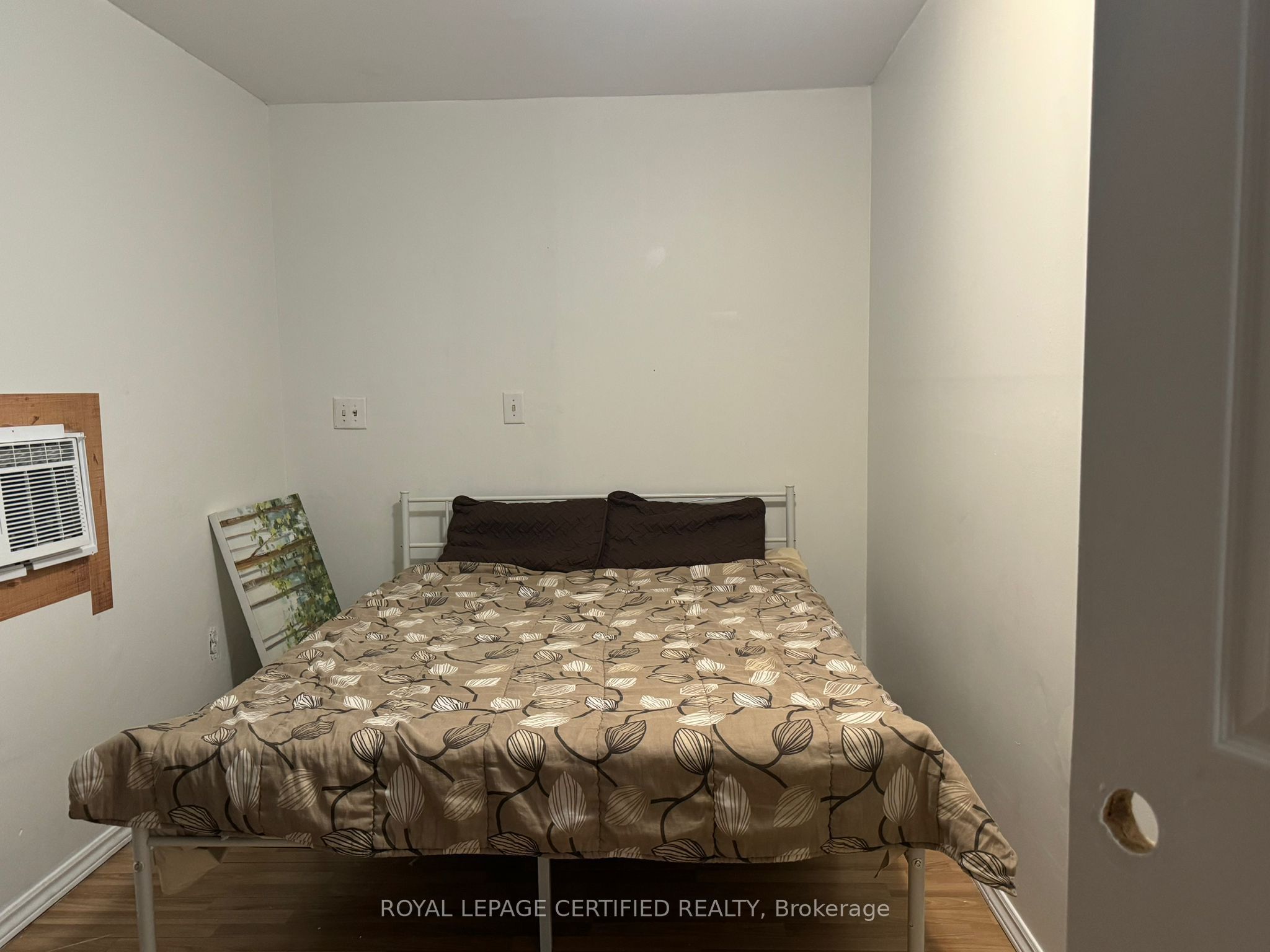 1357 Main Street E Property Photo 5