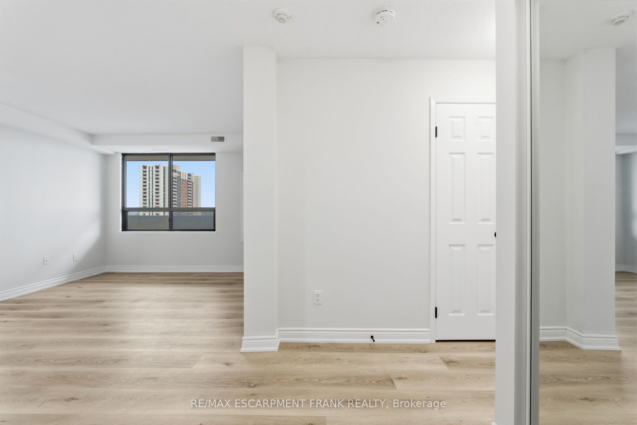 432 Main Street E 902 Property Photo 10