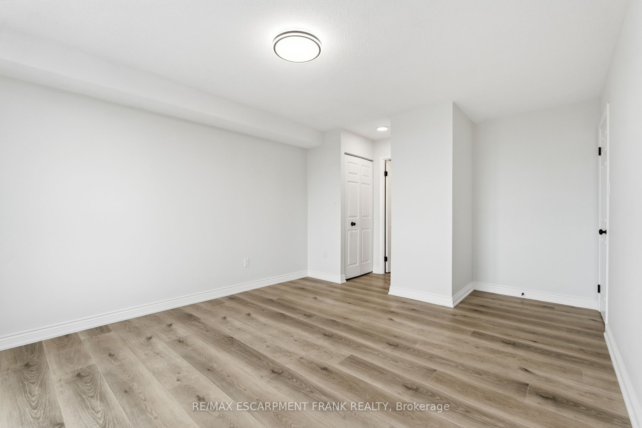 432 Main Street E 902 Property Photo 25