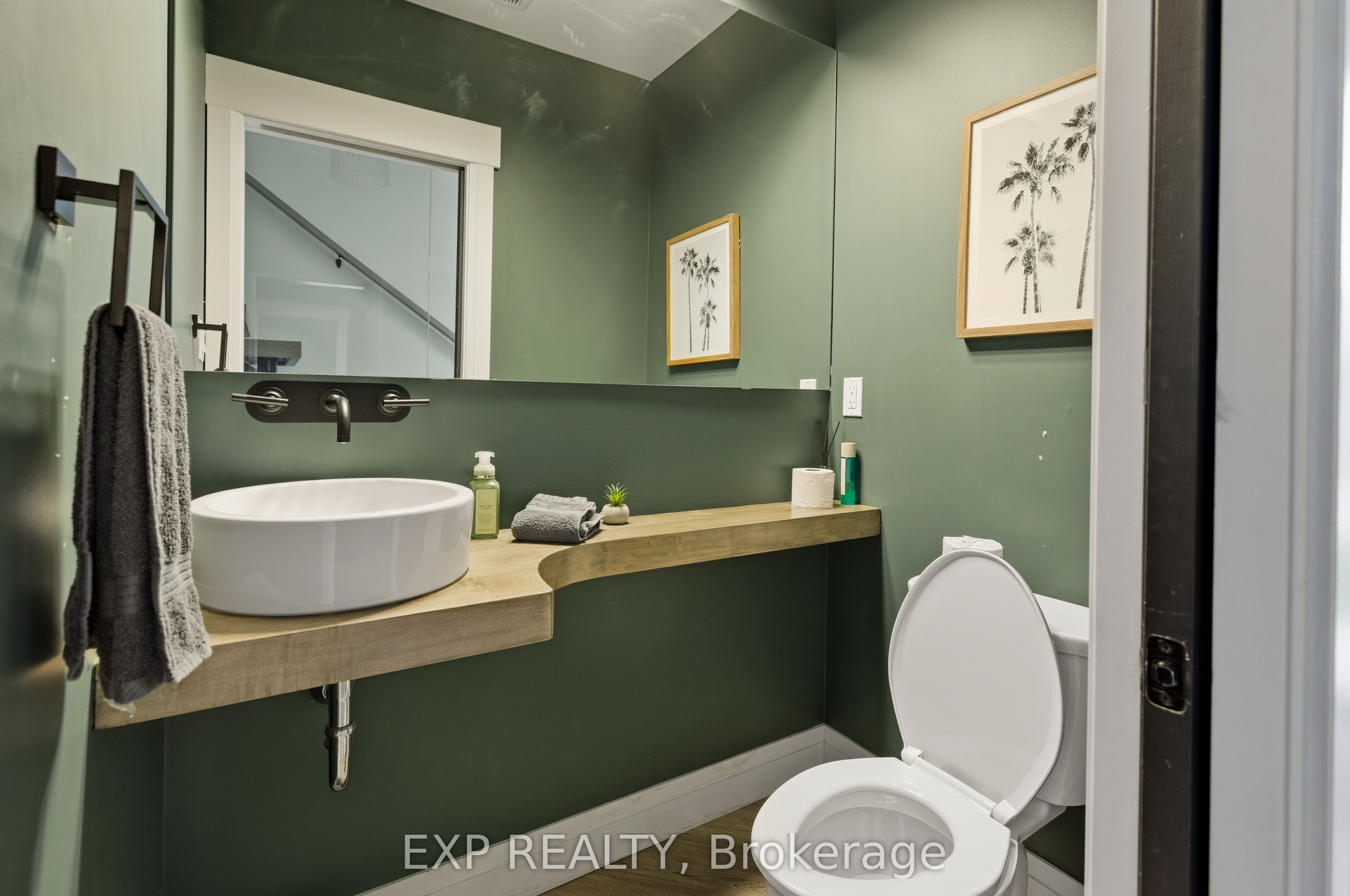 26 Huron Street Property Photo 5