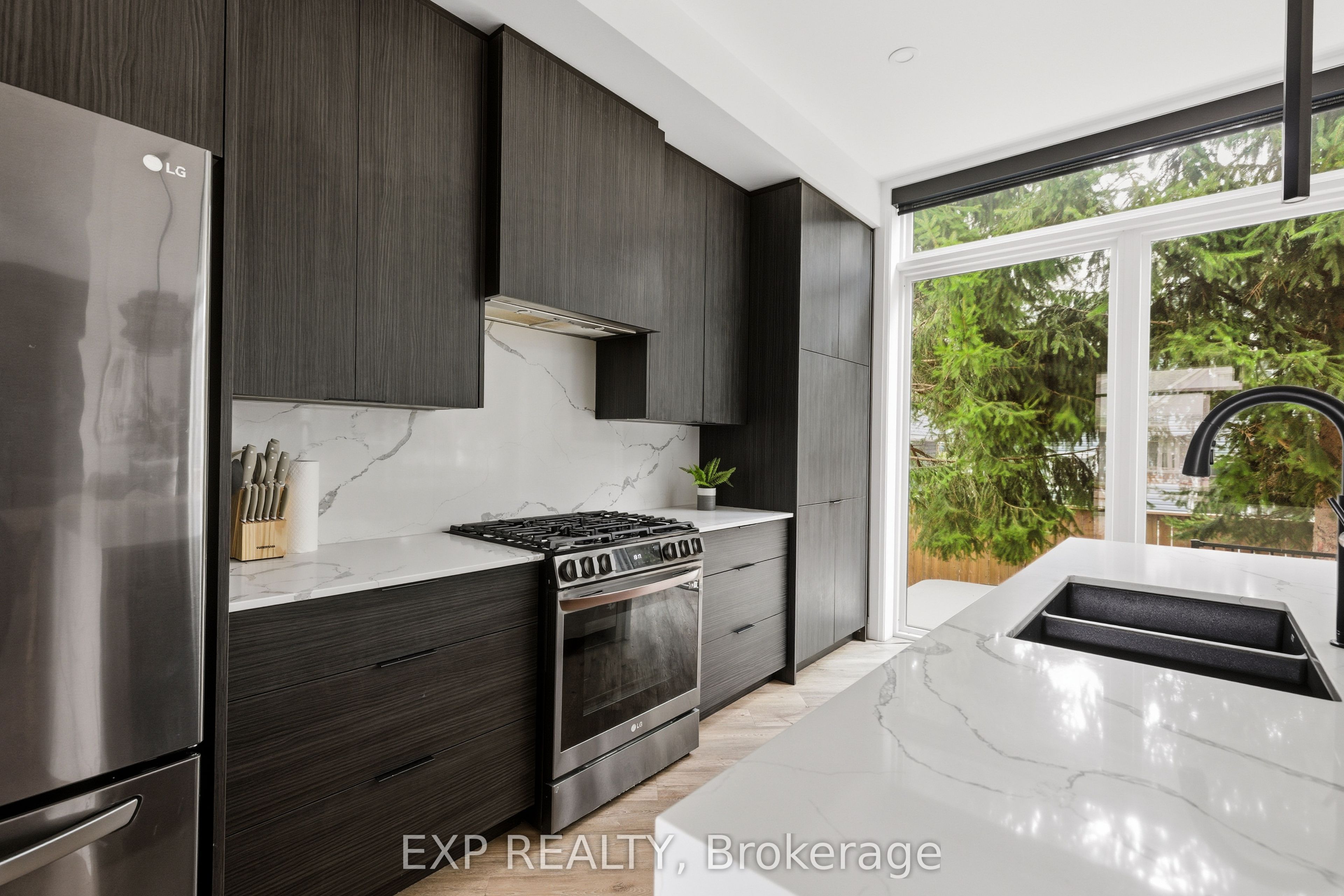 26 Huron Street Property Photo 8