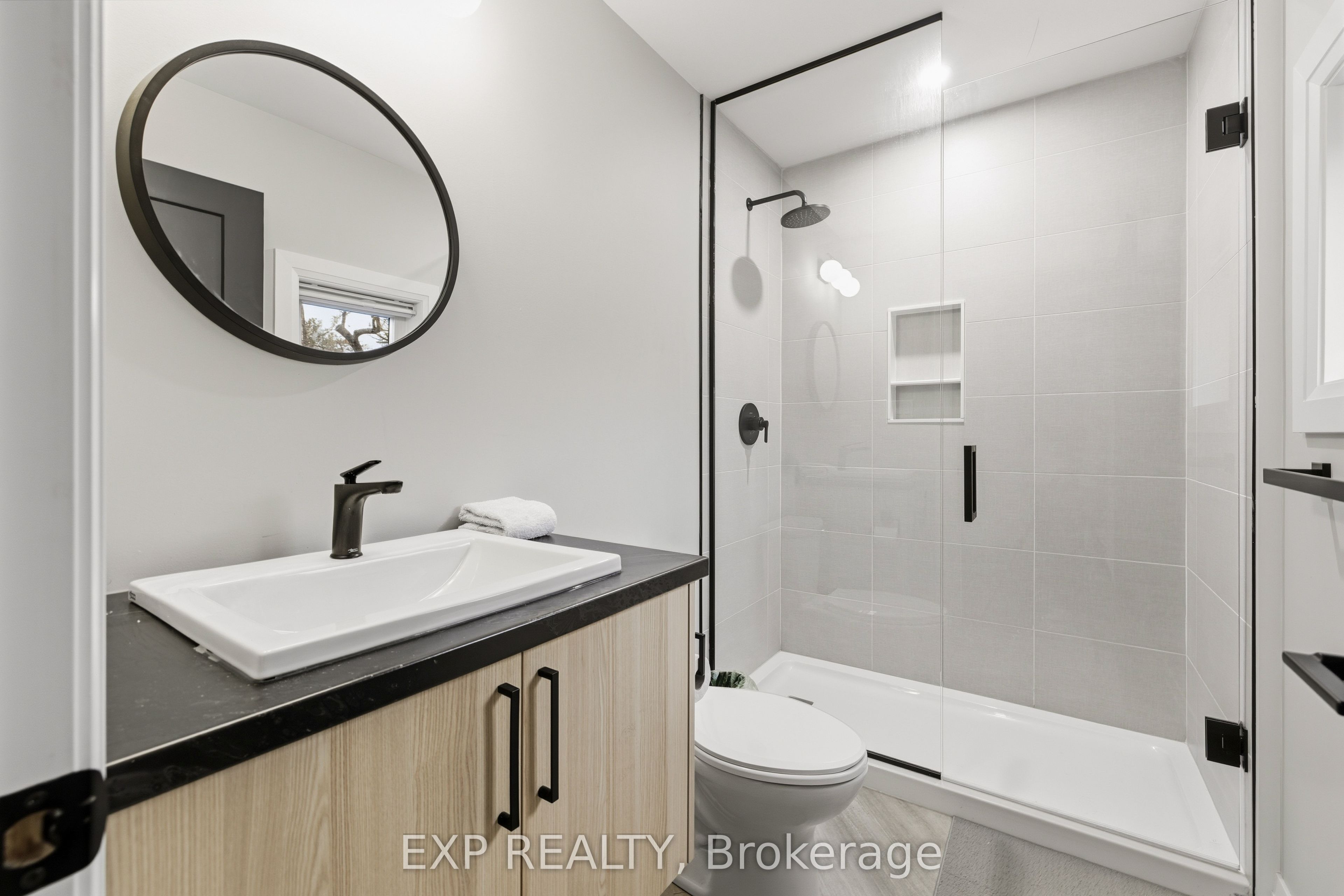 26 Huron Street Property Photo 28