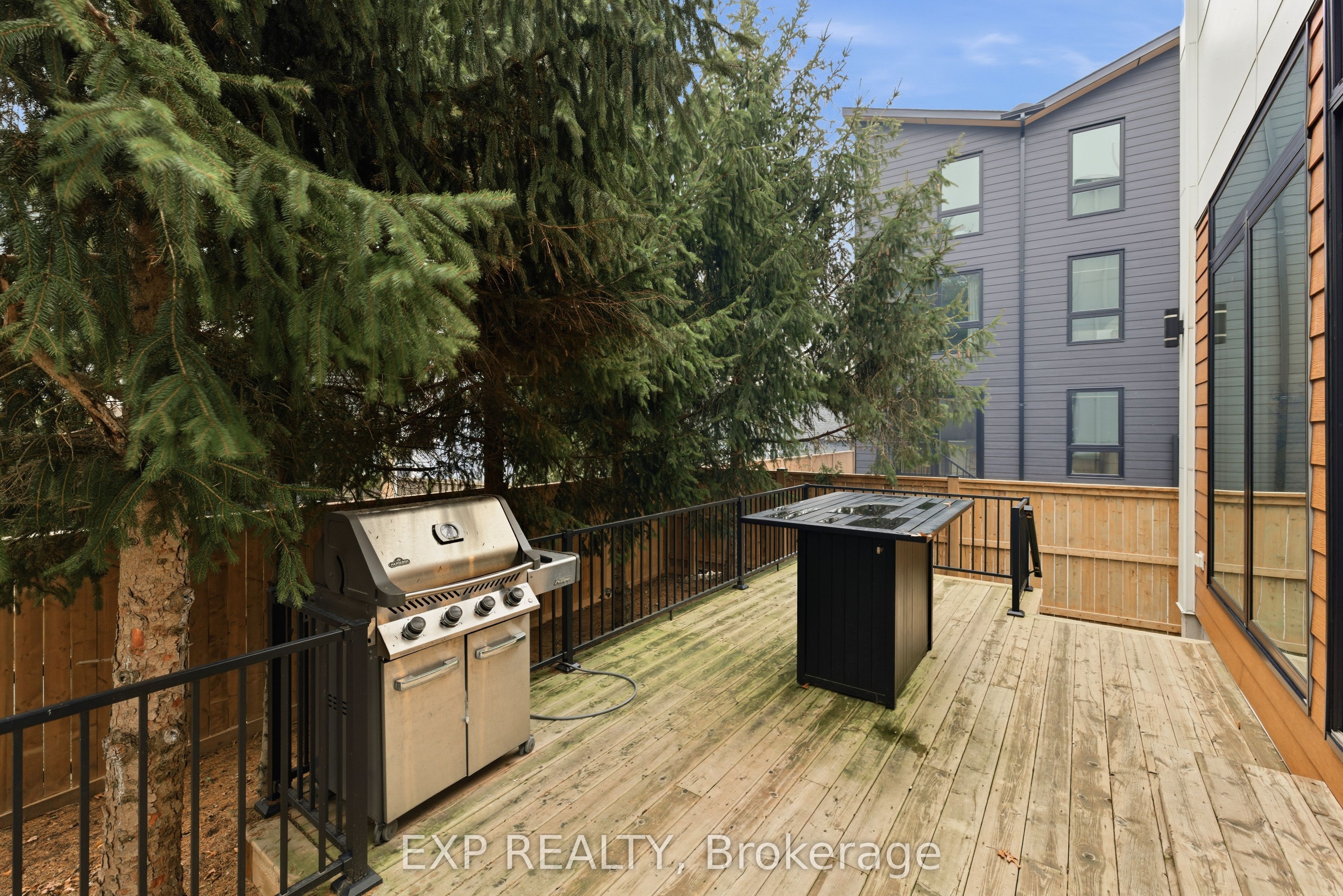 26 Huron Street Property Photo 31