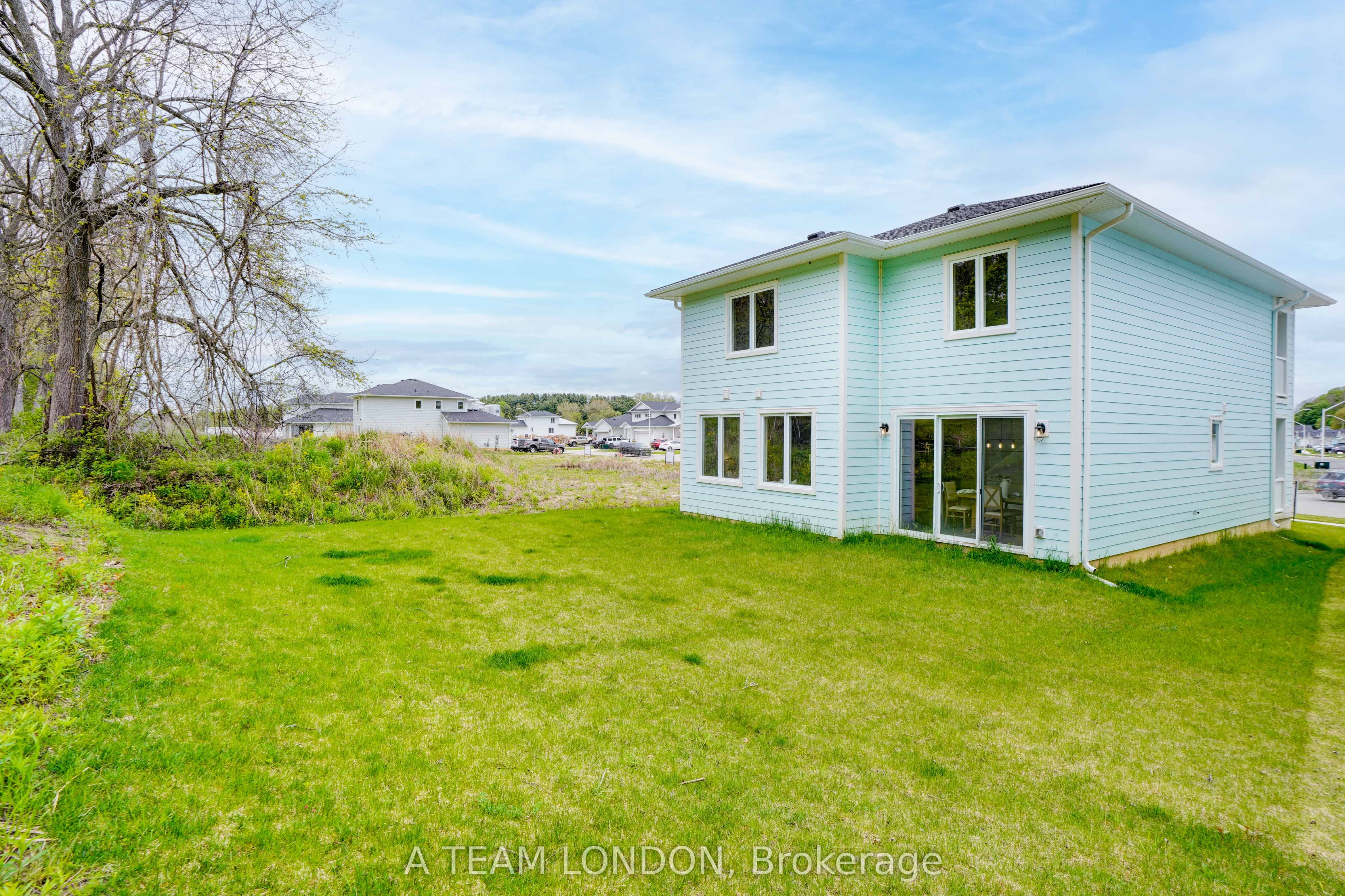72 The Promenade Property Photo 37