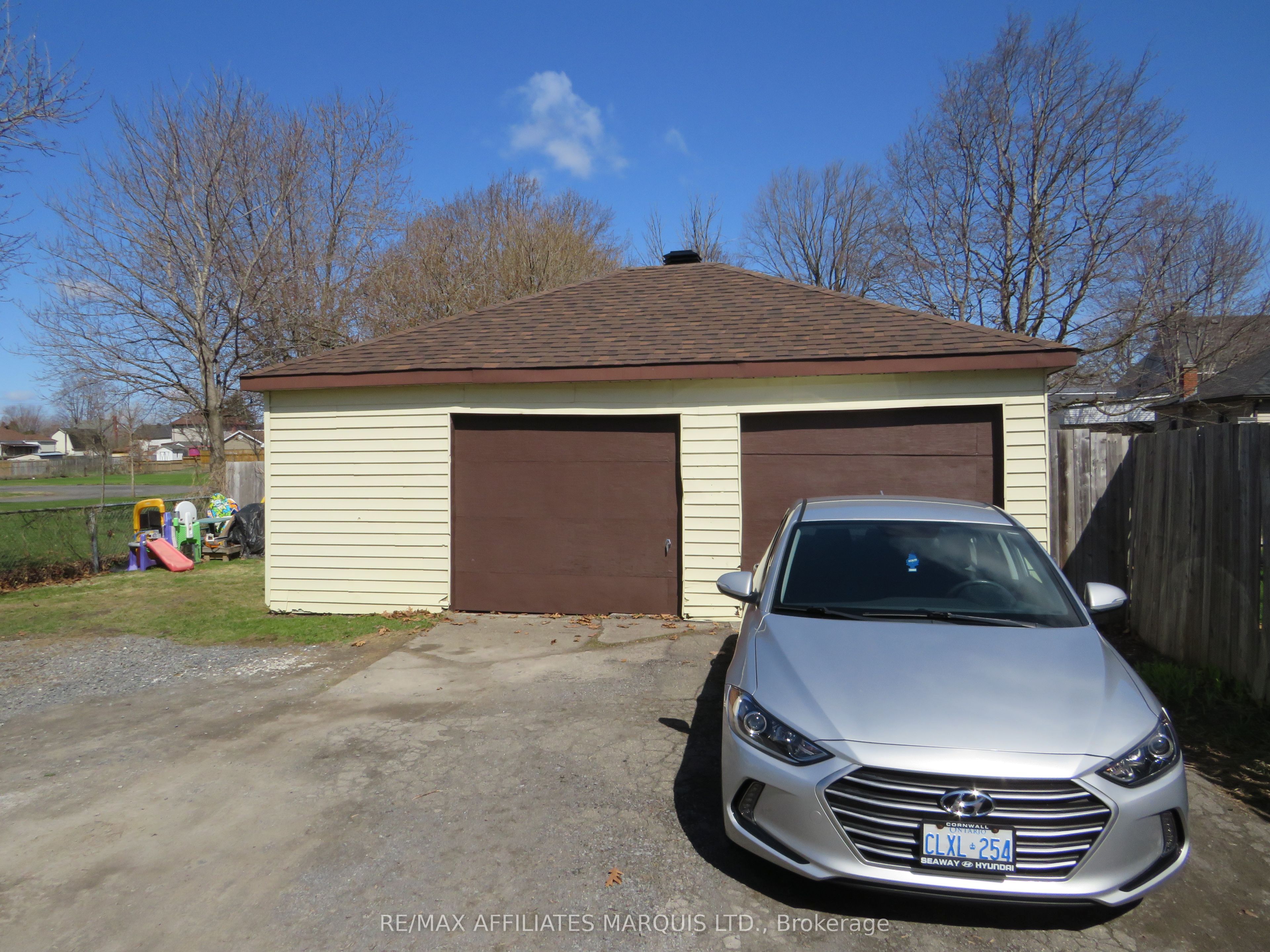 107 Seventh Street W Property Photo 9