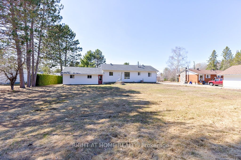 28 Jackpine Street Property Photo 11