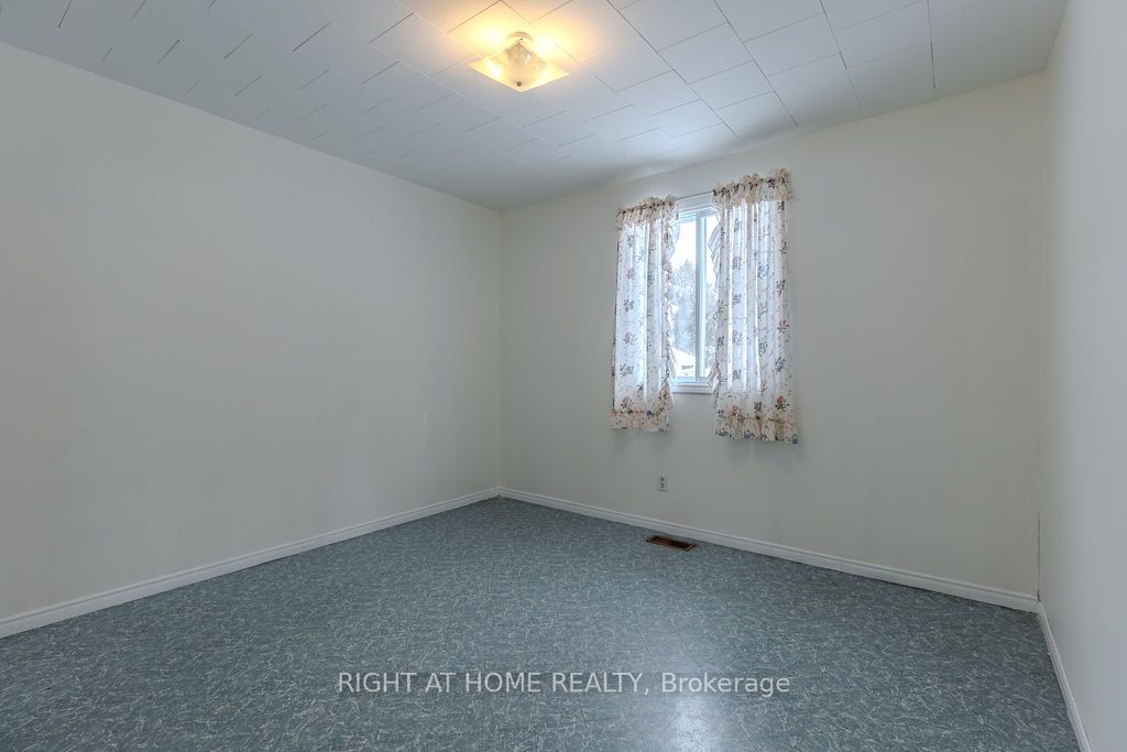 28 Jackpine Street Property Photo 23