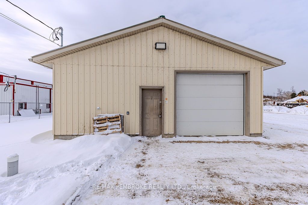1366 Pembroke Street E Property Photo 15
