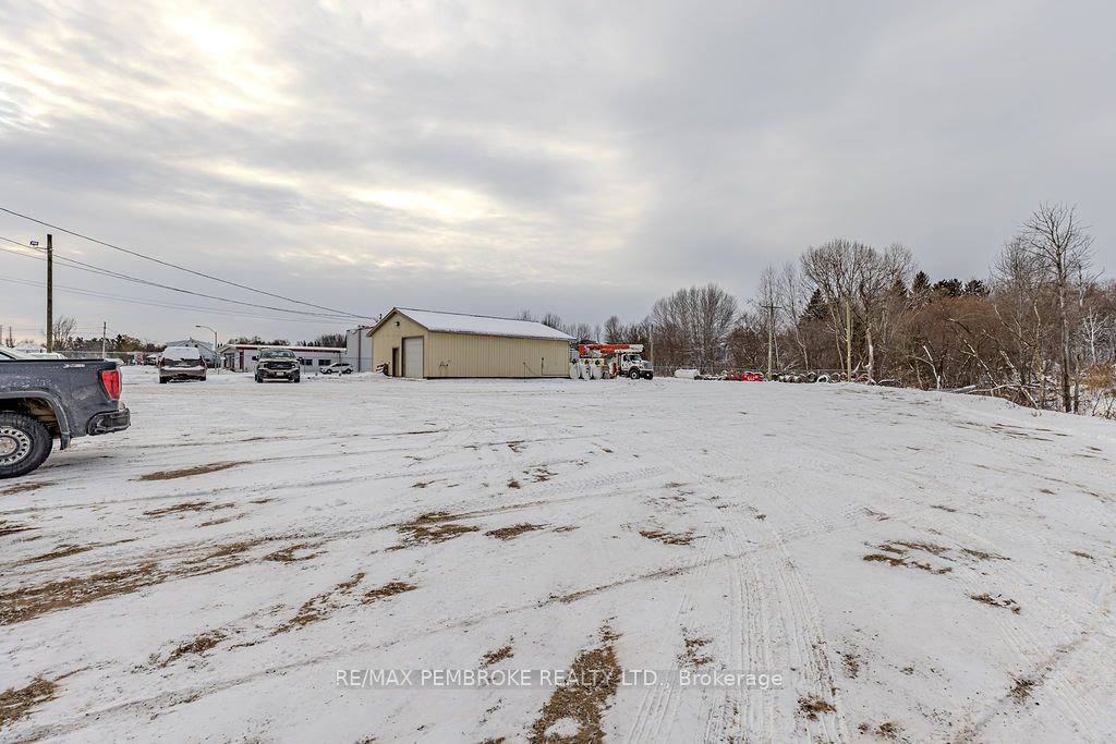 1366 Pembroke Street E Property Photo 19