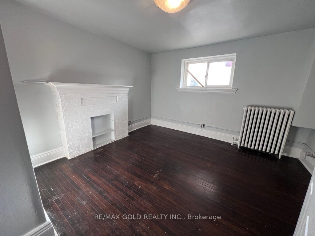 959 Main St E Property Photo 1