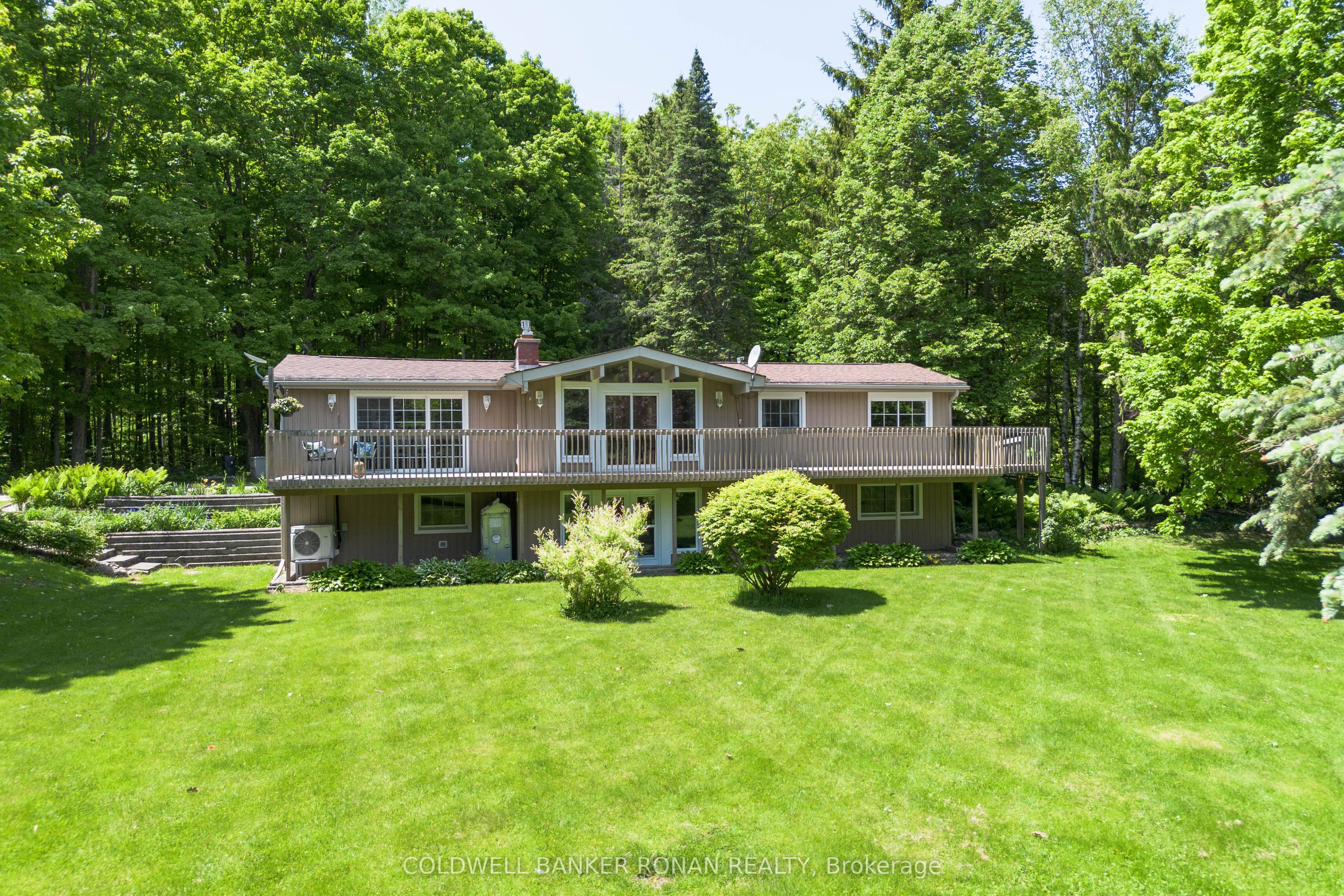 953026 7th Line Property Photo 1