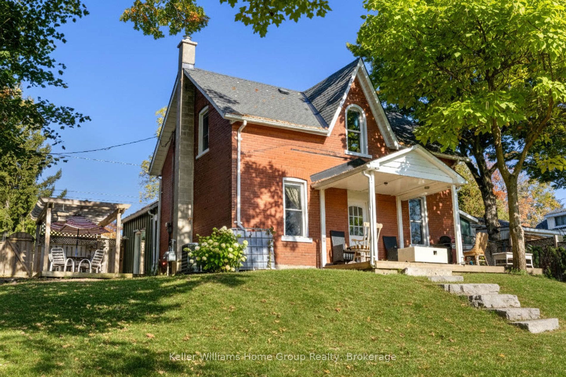 484 St Patrick Street E Property Photo 1