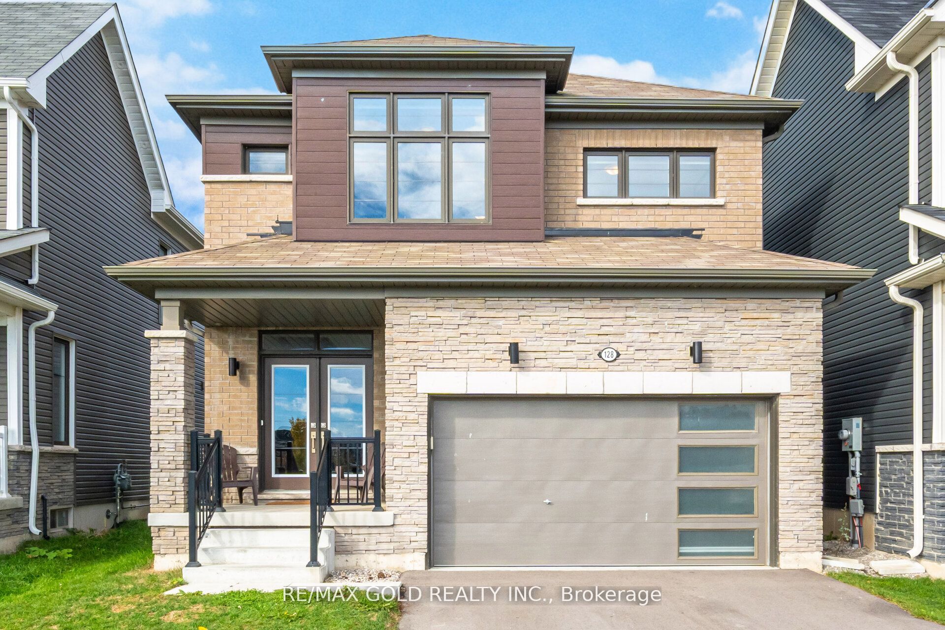 128 Whithorn Cres Property Photo 1