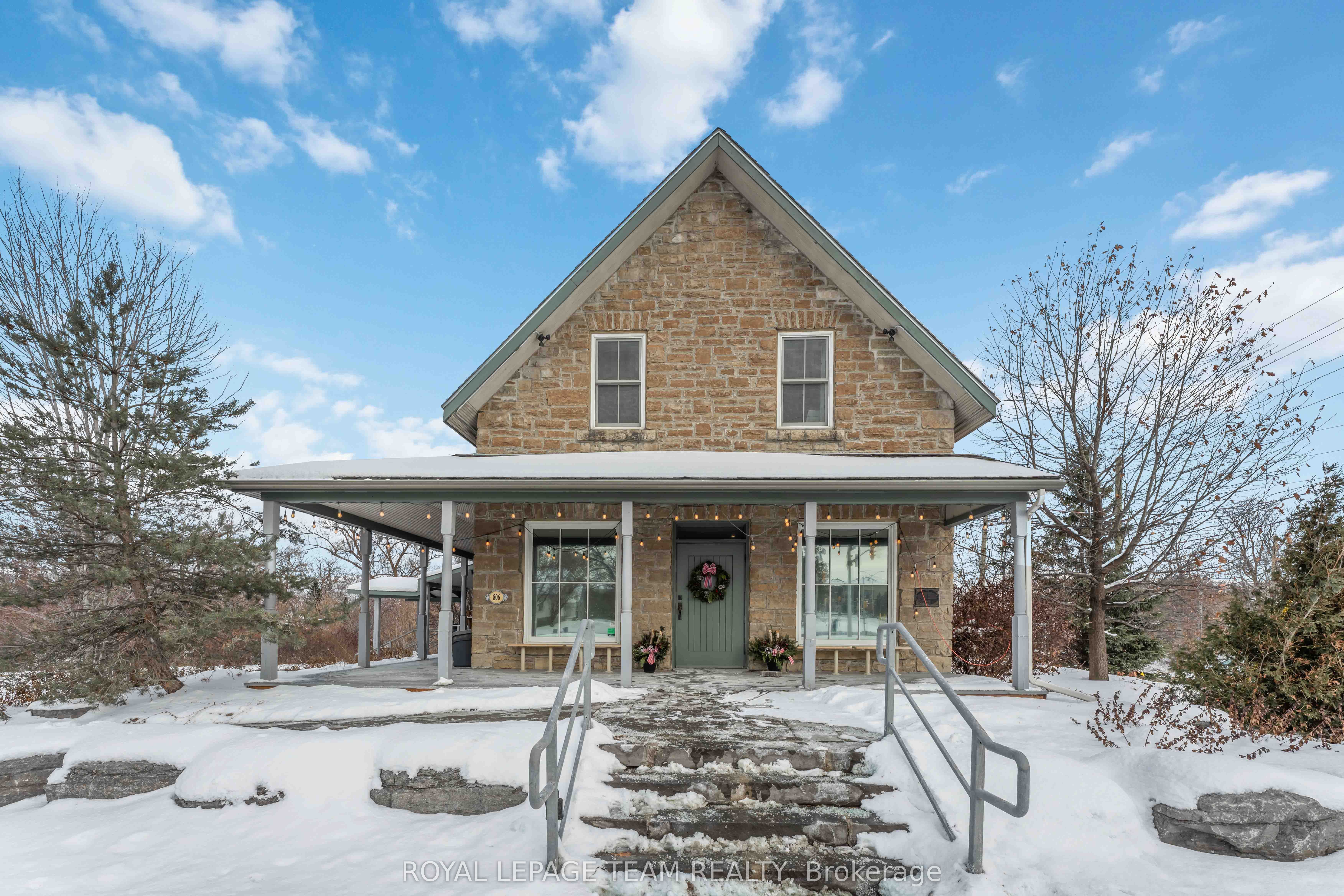 806 March Road E Property Photo 1