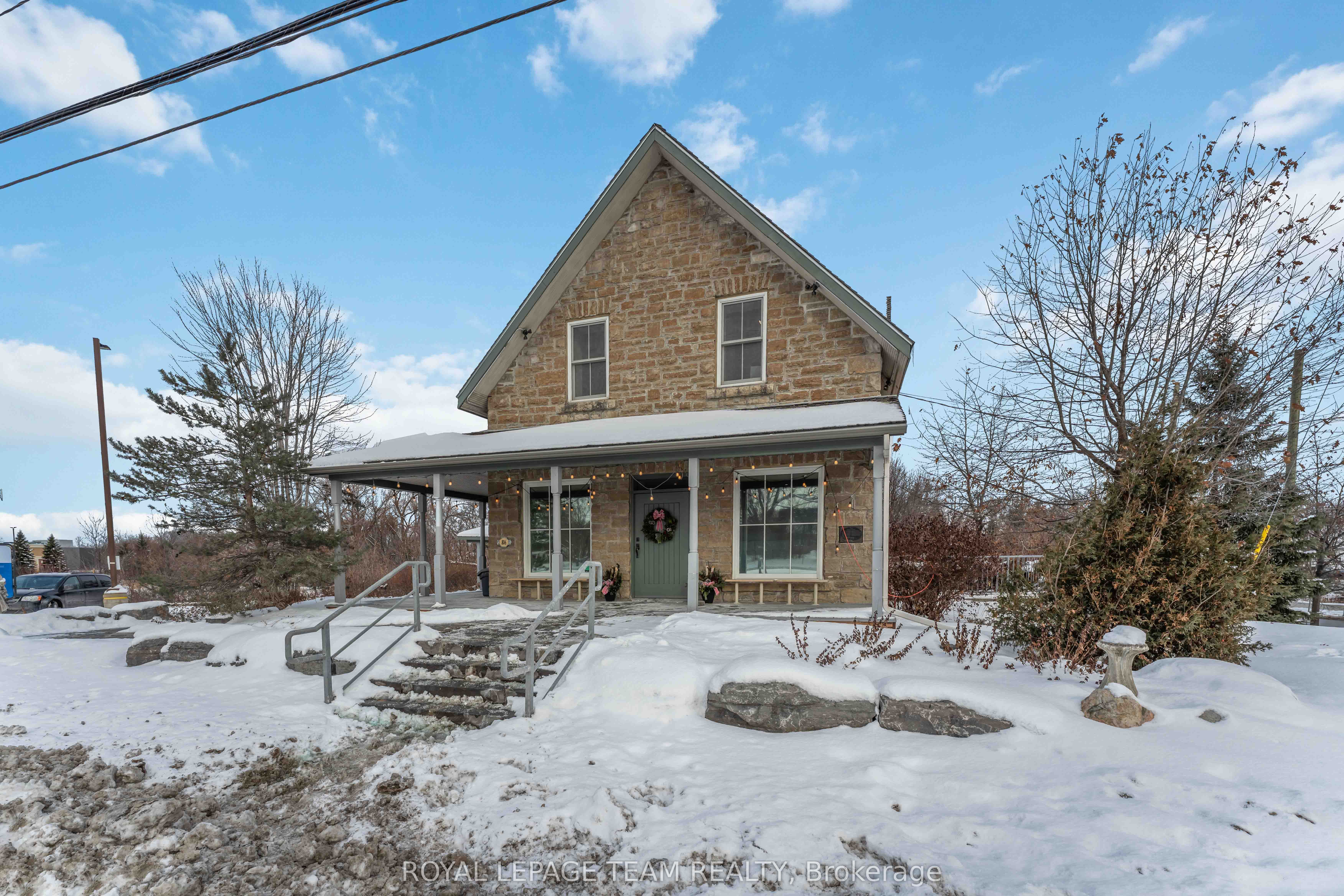 806 March Road E Property Photo 2
