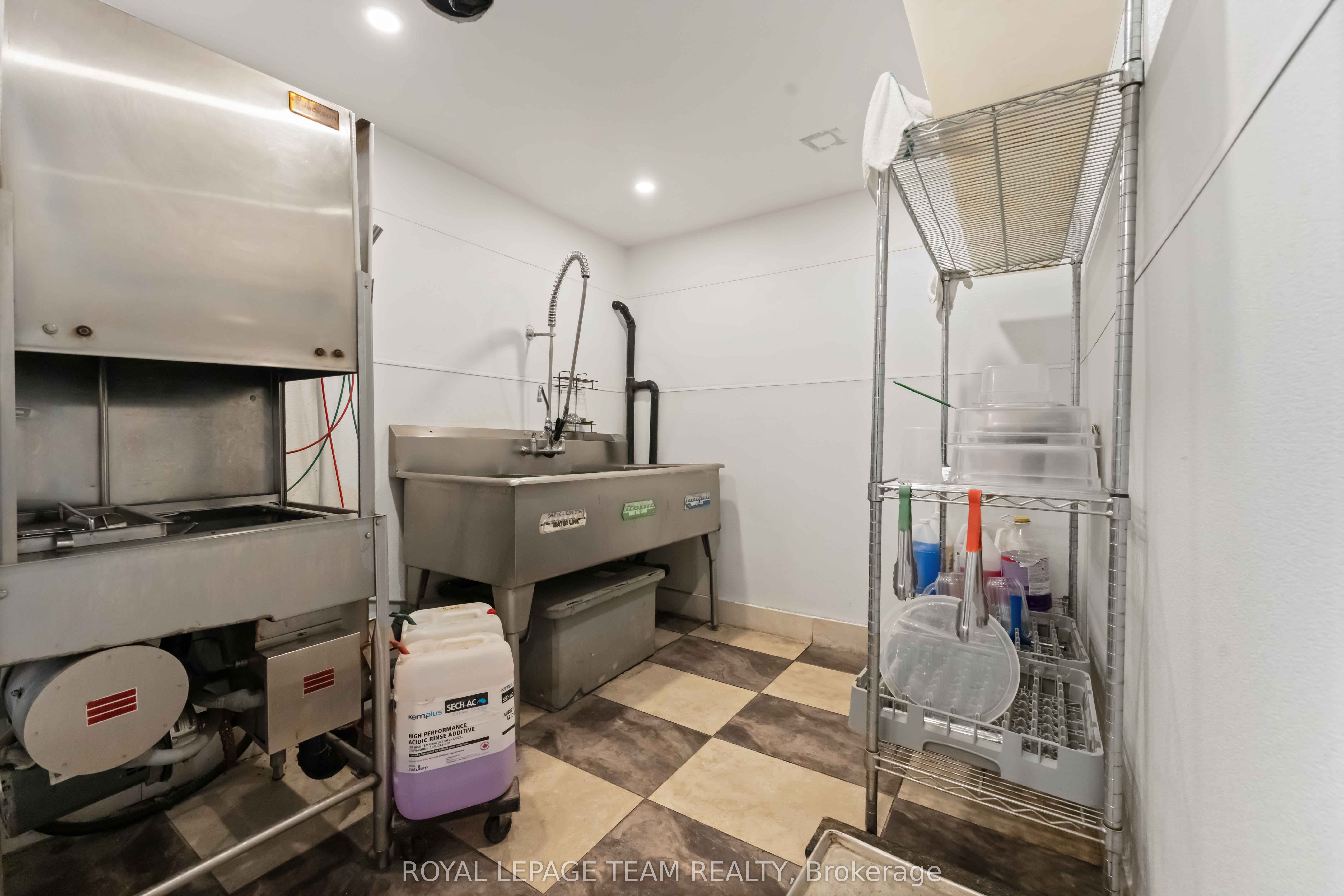 806 March Road E Property Photo 17