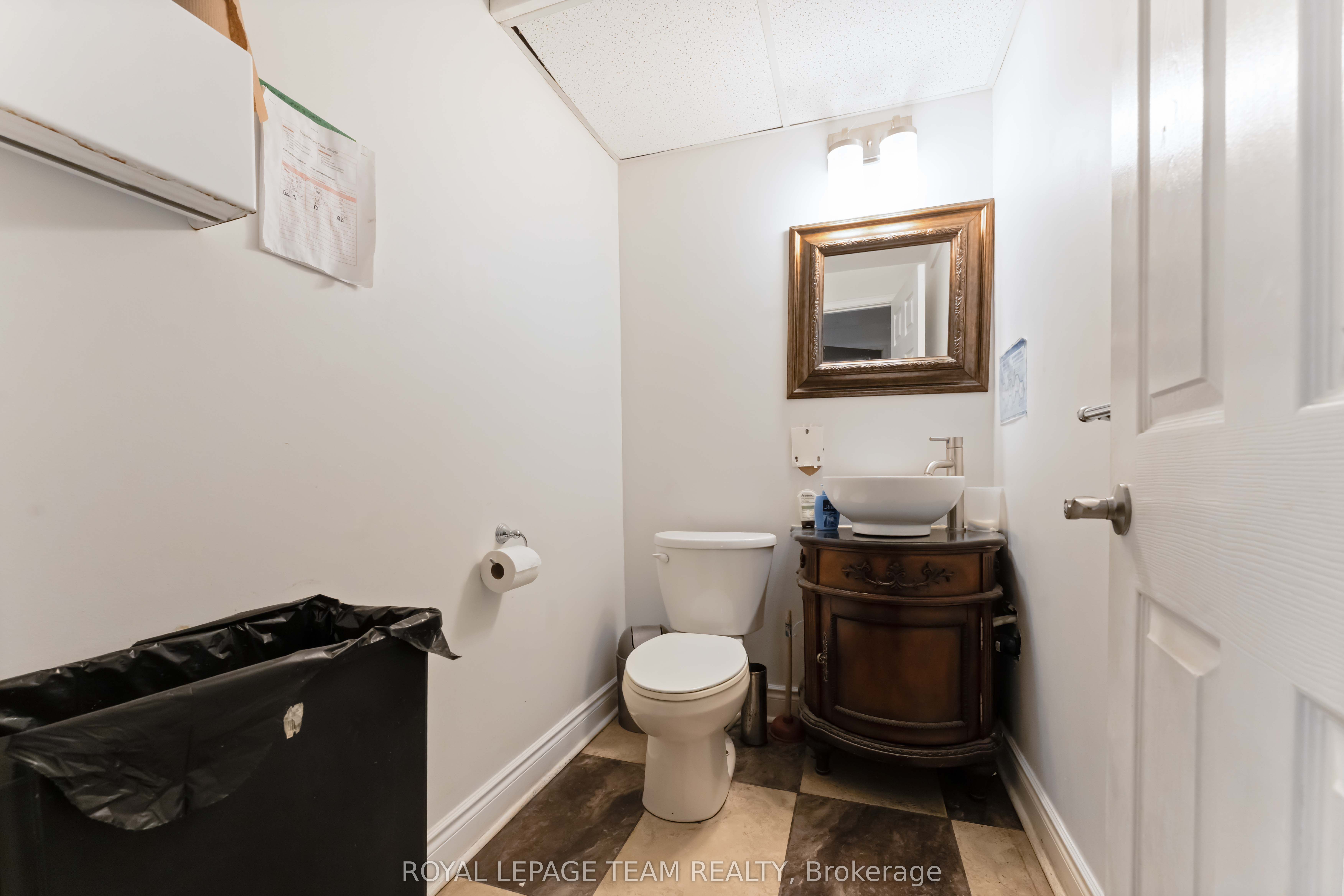 806 March Road E Property Photo 20