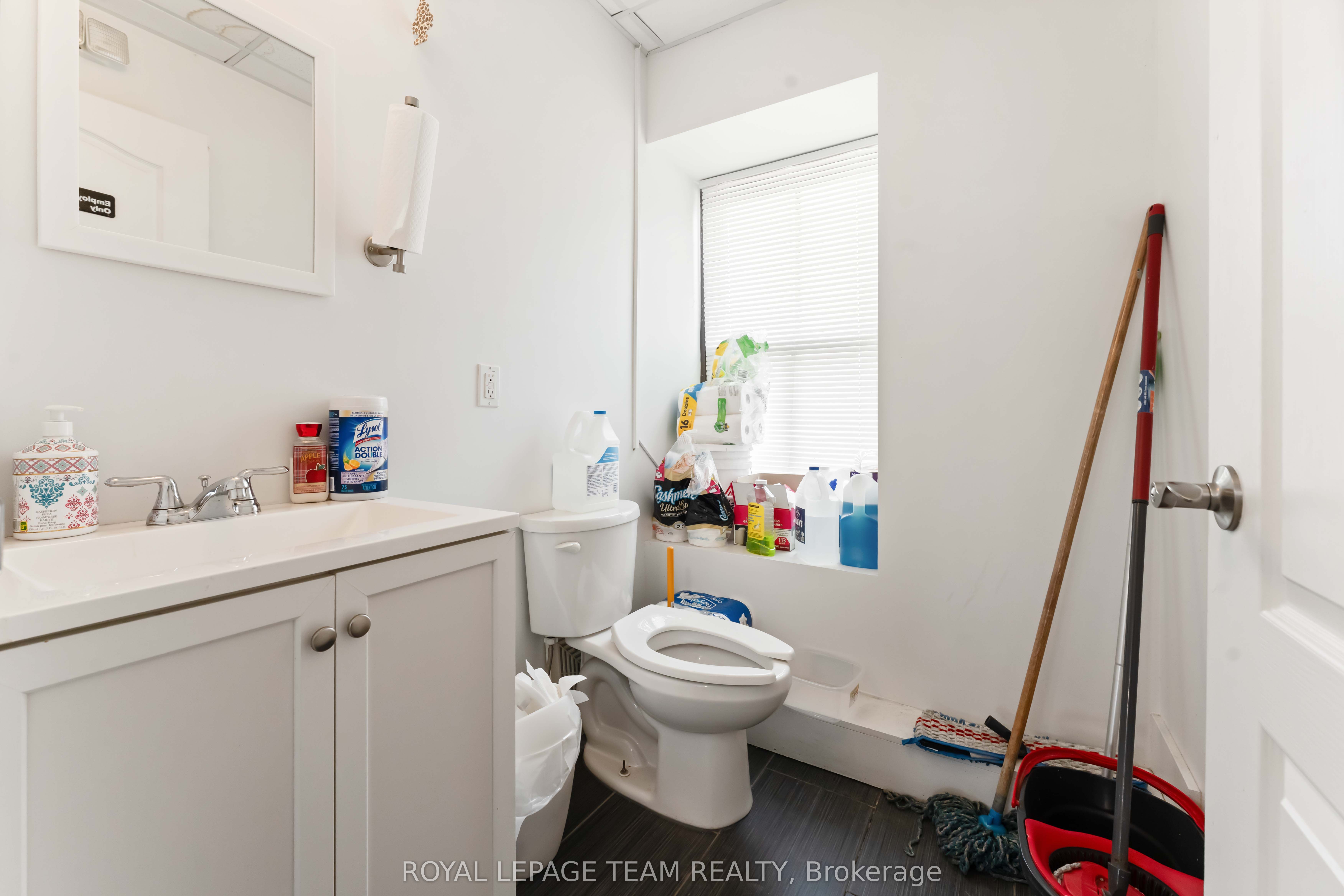 806 March Road E Property Photo 26