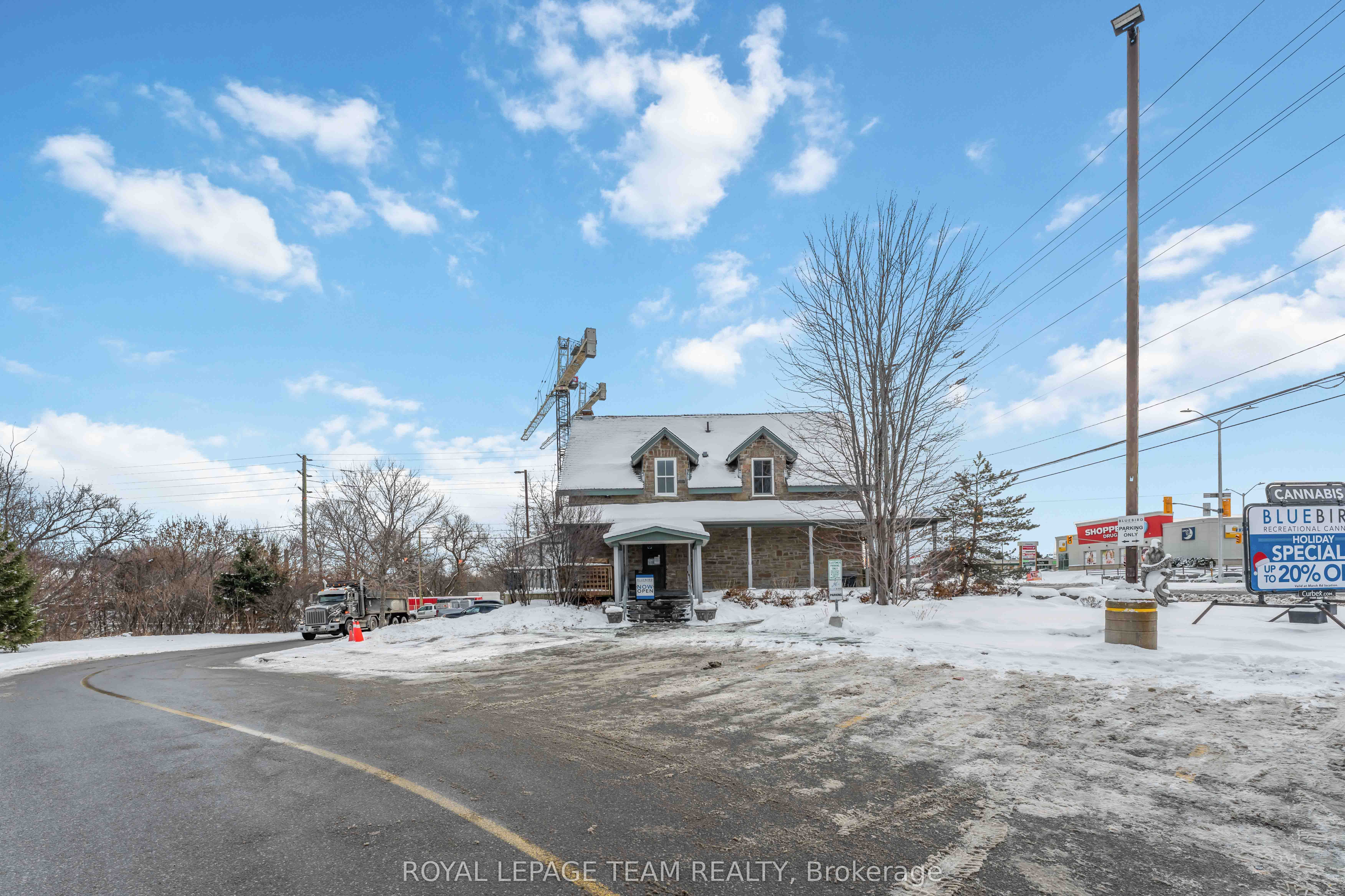 806 March Road E Property Photo 27