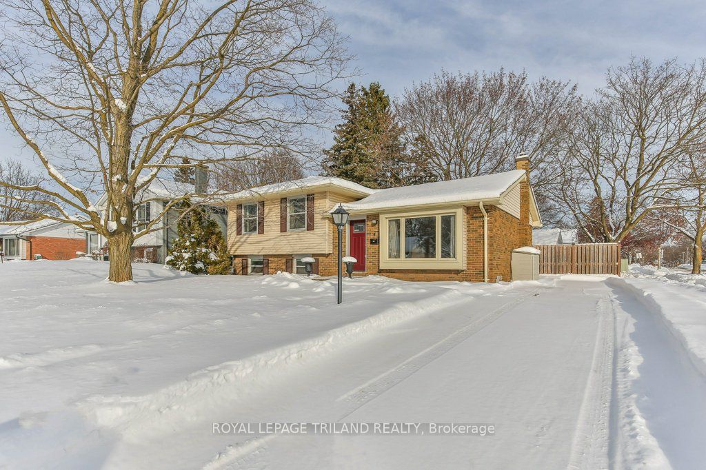 4 Maxwell Cres Property Photo 1