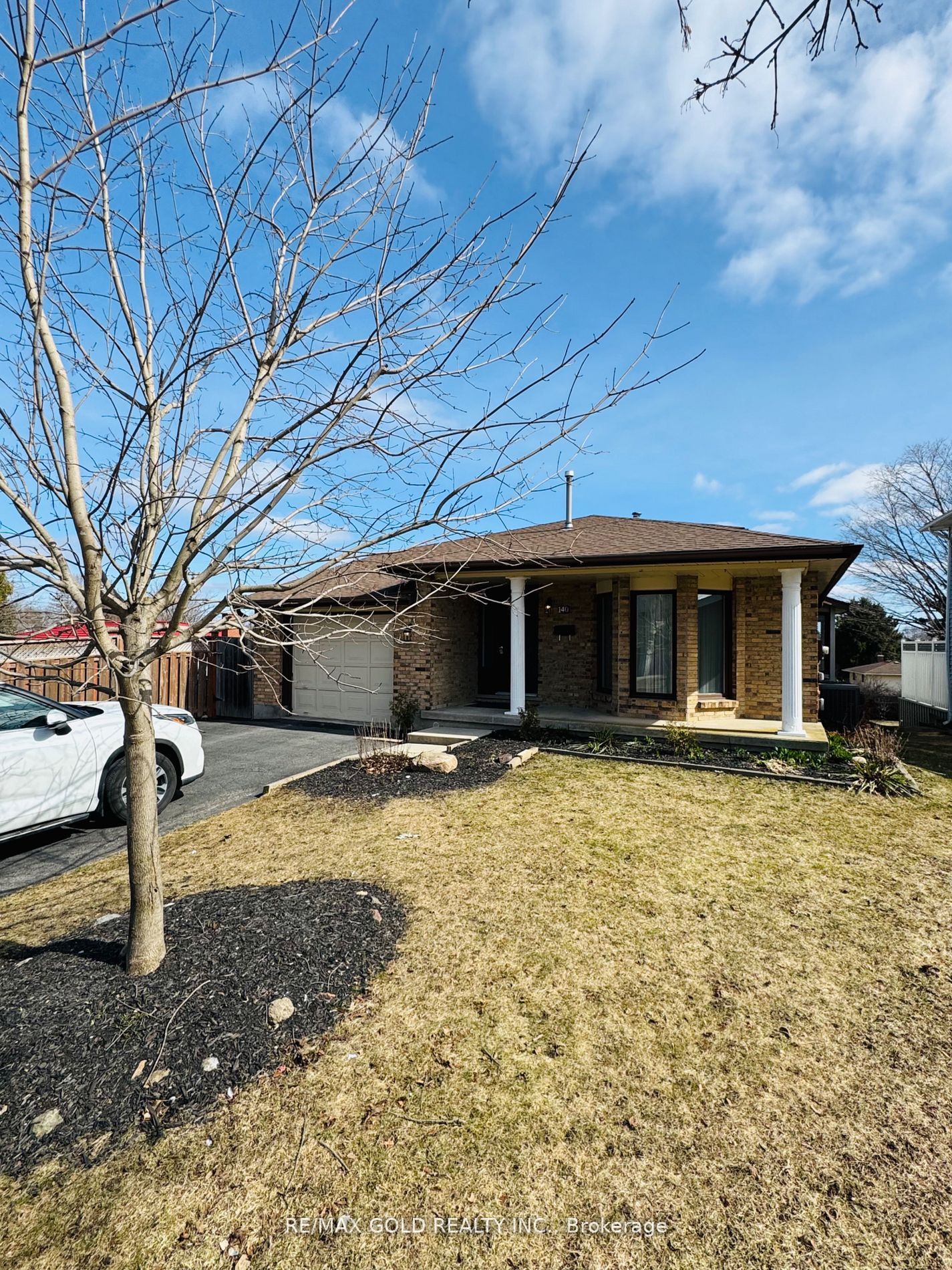 140 Dinison Cres Property Photo 1