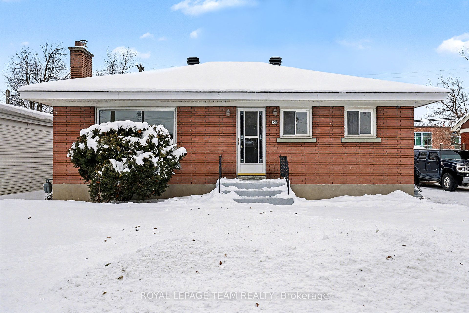 733 Halstead St Property Photo 1