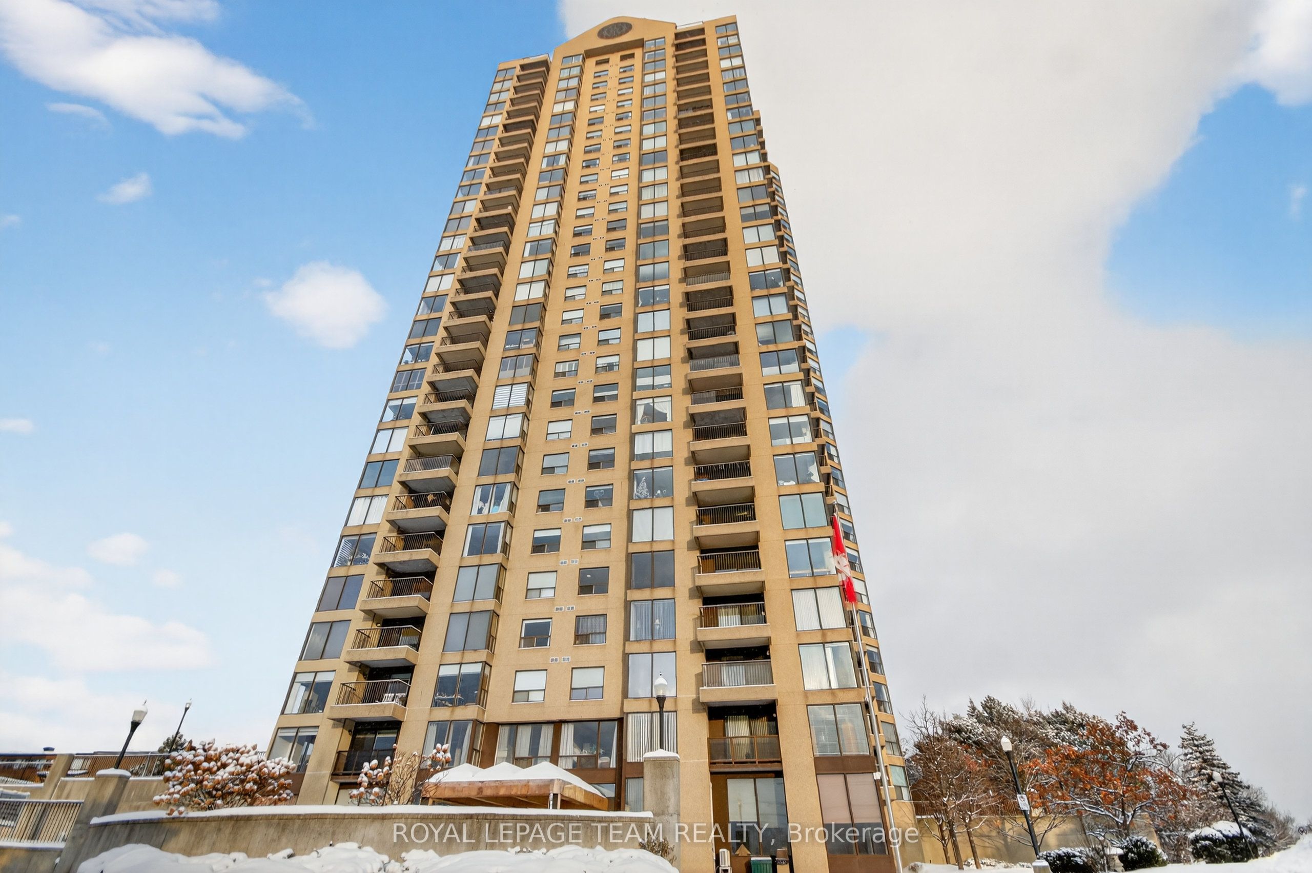 545 St Laurent Boulevard Property Photo 1