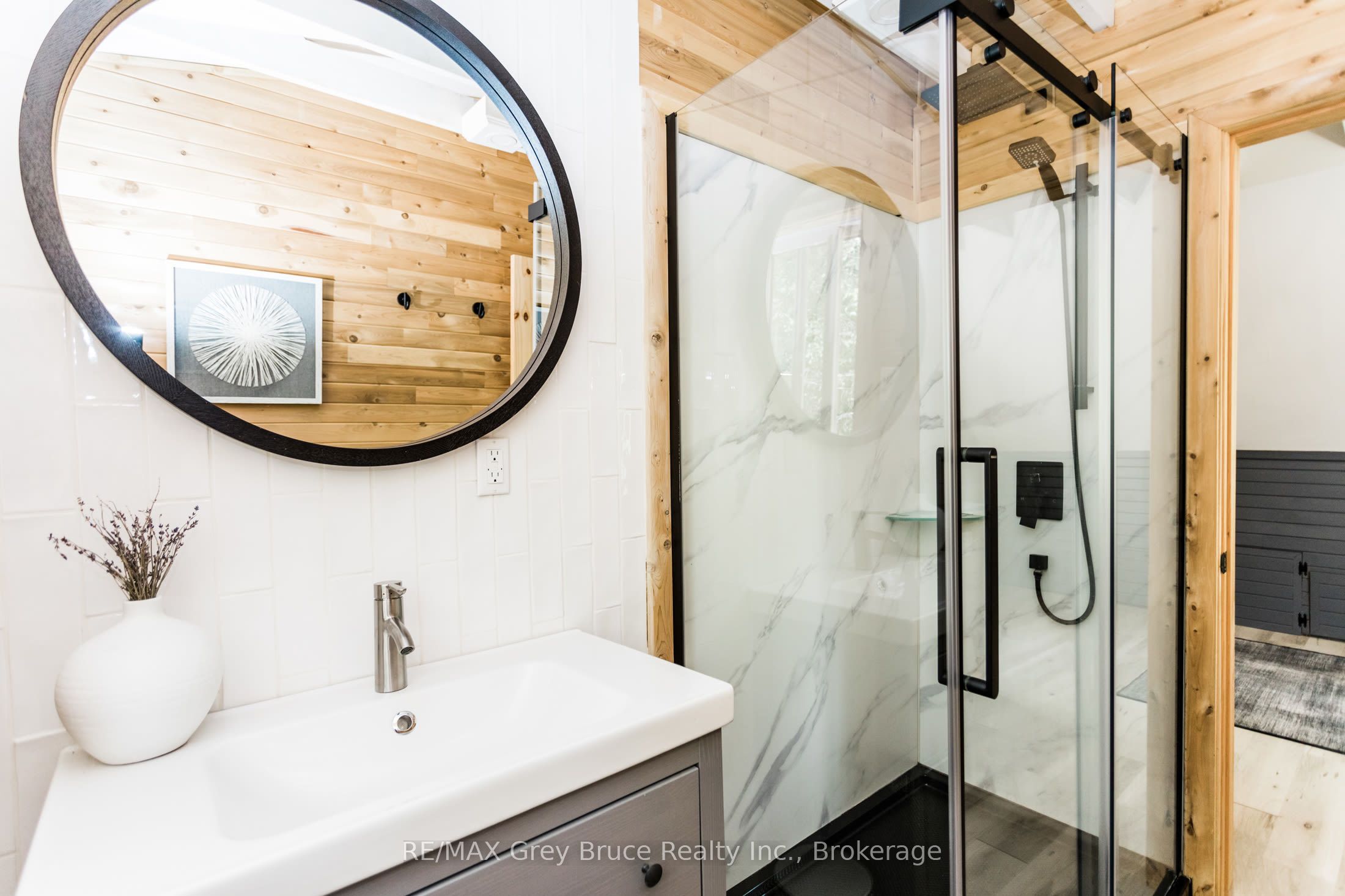 102 Chin Road N Property Photo 23