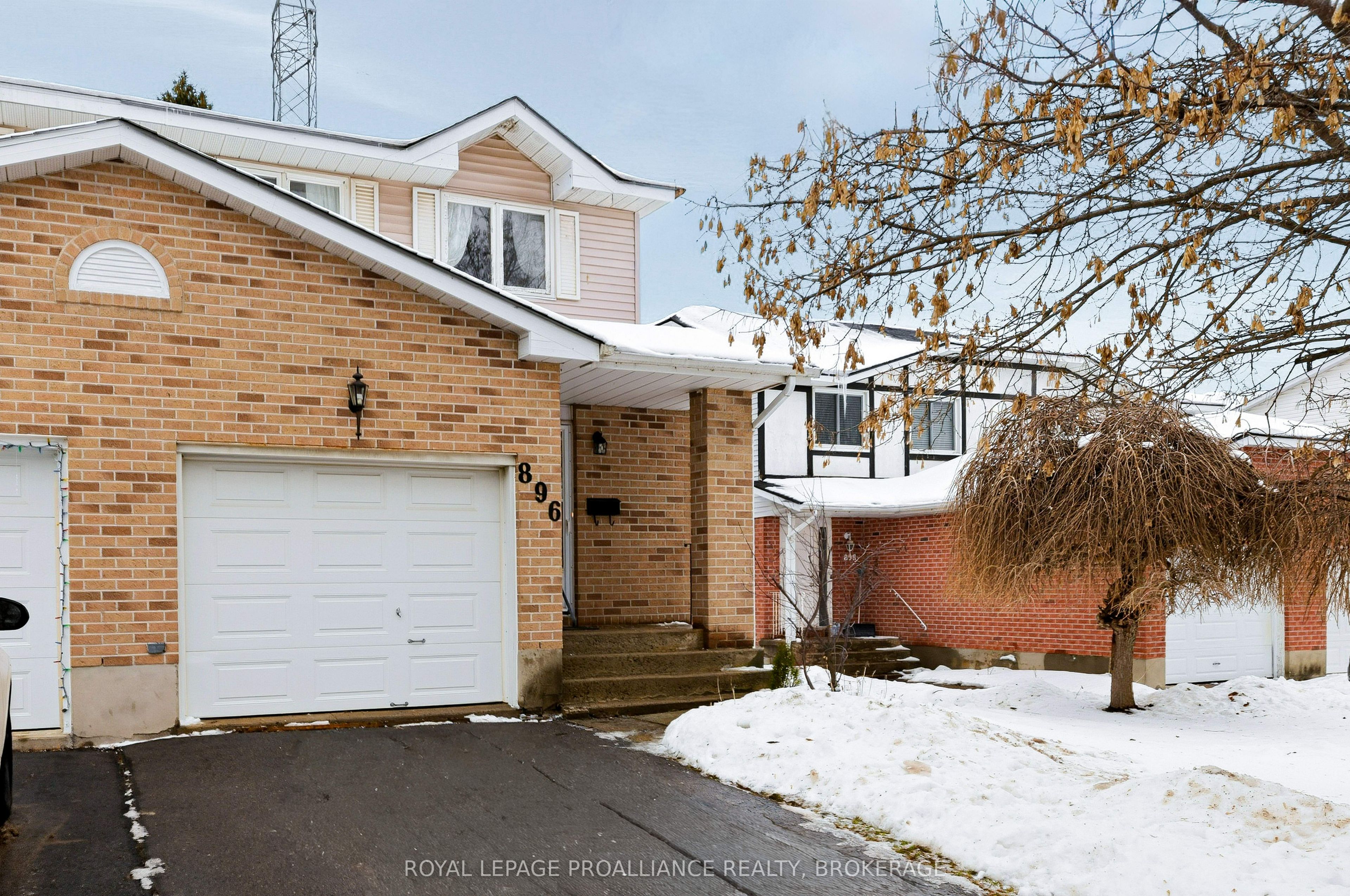 896 Muirfield Crescent Property Photo 1
