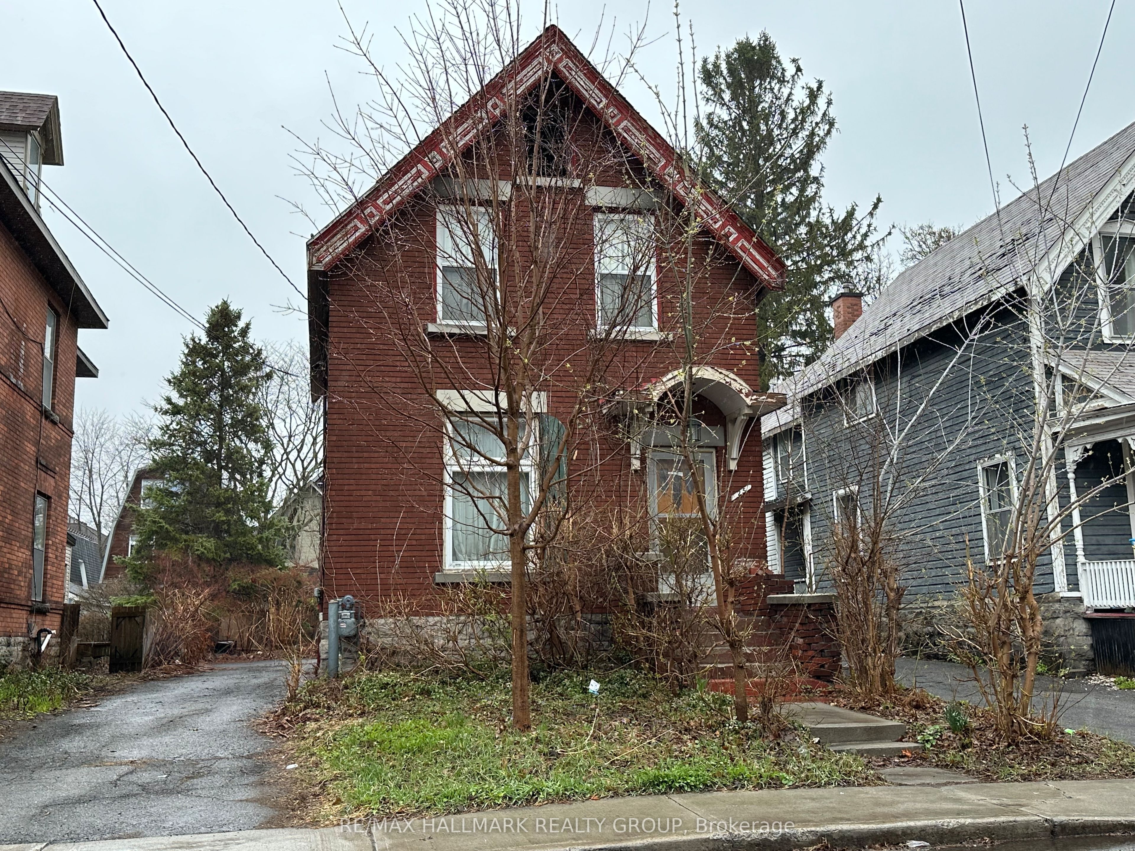 25 Third Avenue Property Photo 1