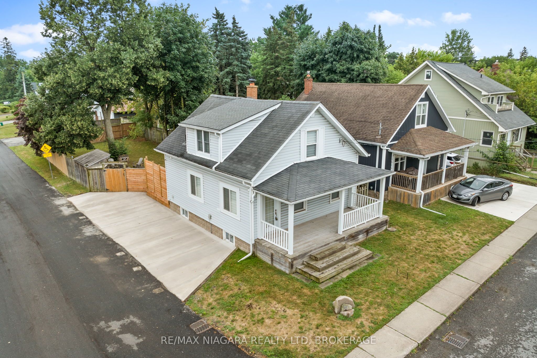 5690 Highland Ave