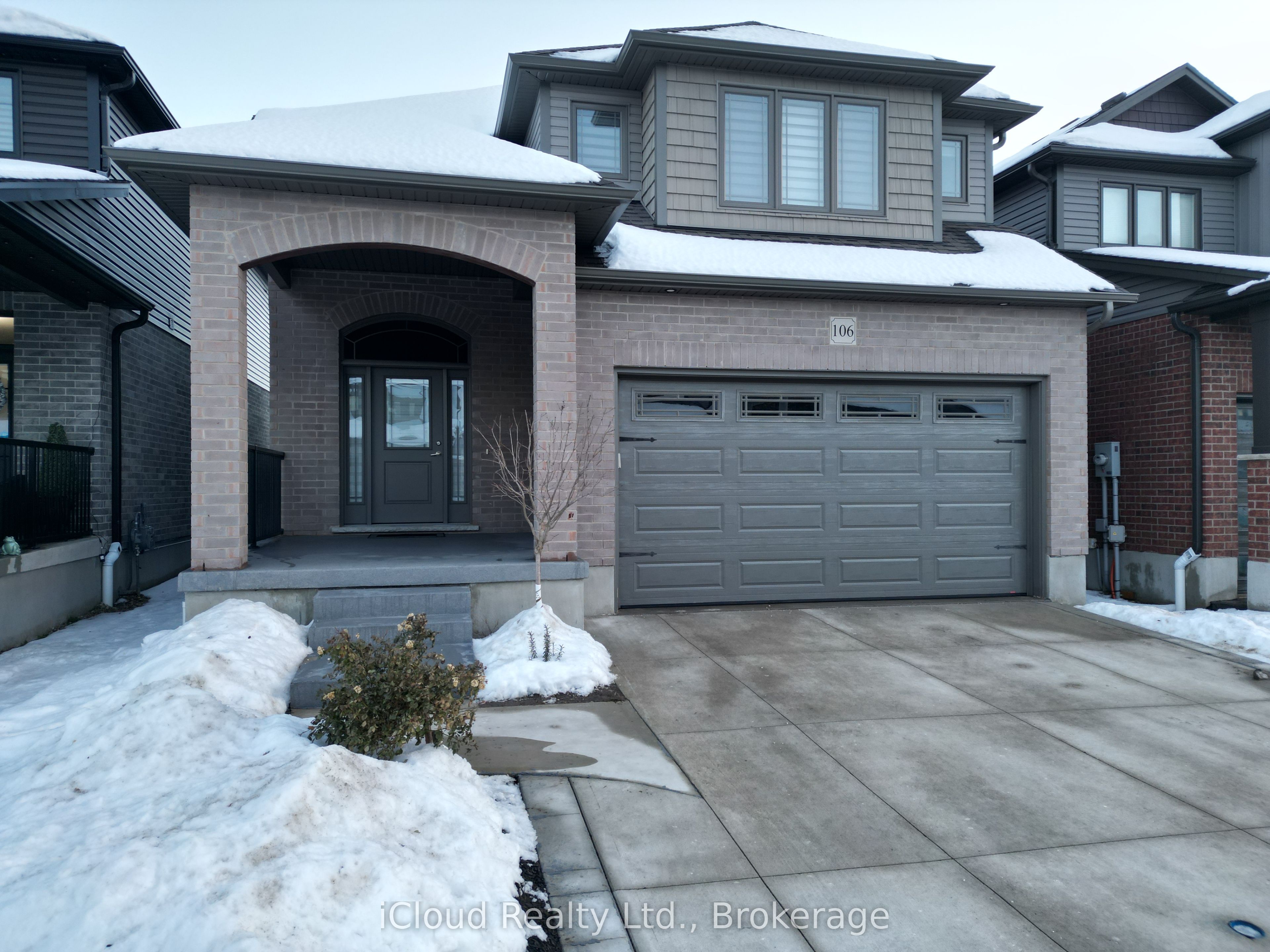 106 Queensgate Cres Property Photo 1